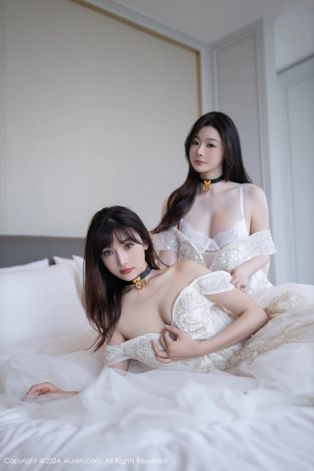 [[XiuRen秀人网]秀人网]No.9240_模特合集女神小逗逗＆陆萱萱性感白色内衣秀完美身材诱惑写真80P