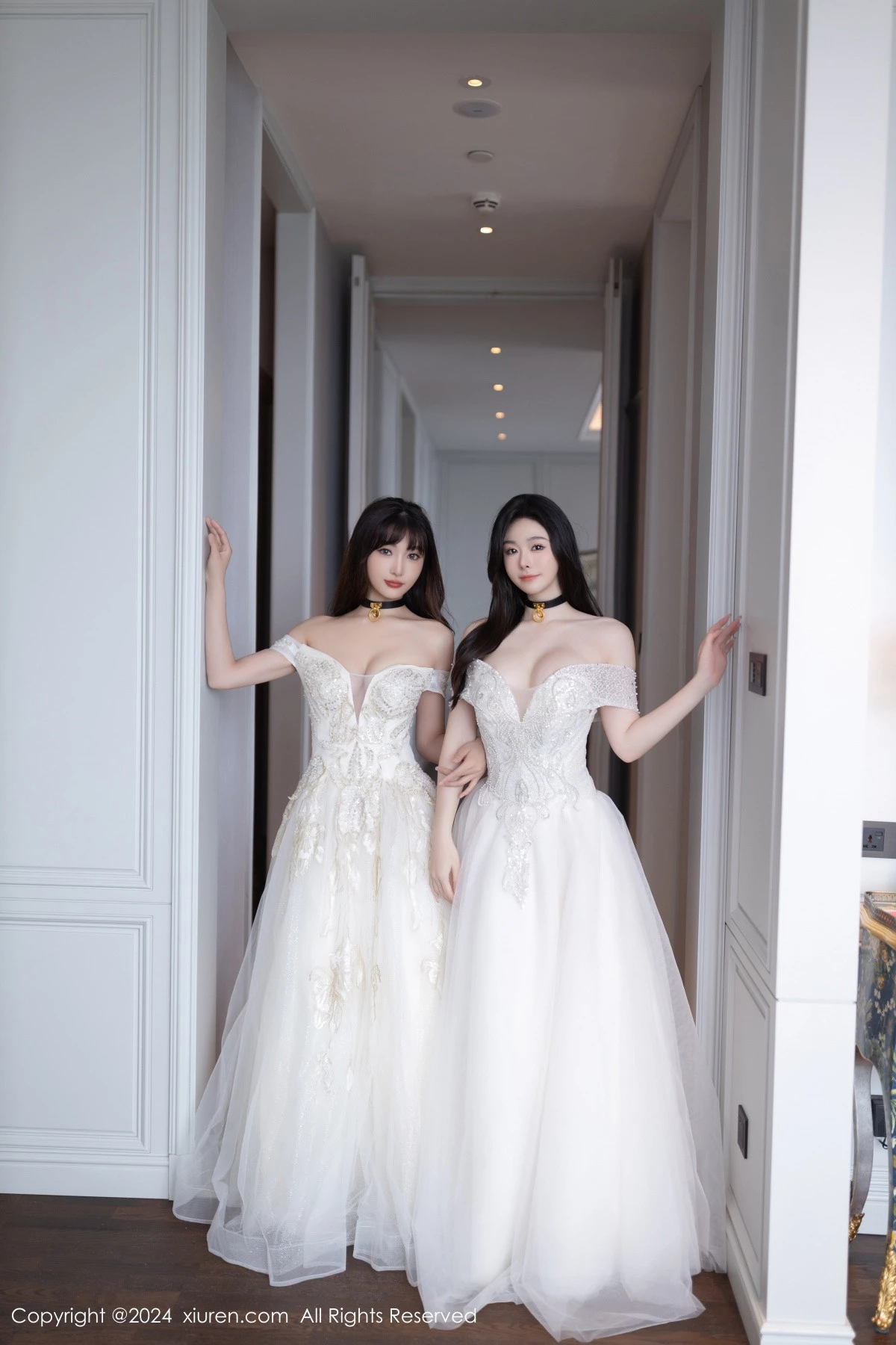 [[XiuRen秀人网]秀人网]No.9240_模特合集女神小逗逗＆陆萱萱性感白色内衣秀完美身材诱惑写真80P