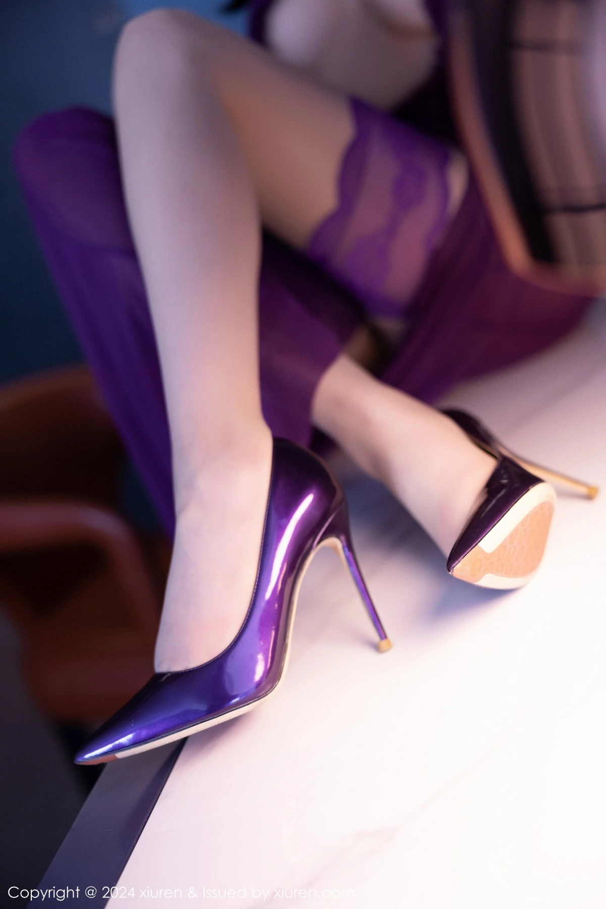 [[XiuRen秀人网]秀人网]No.9239_女神杨晨晨Yome紫色轻透情趣服饰配紫丝吊袜秀丰腴身姿诱惑写真81P