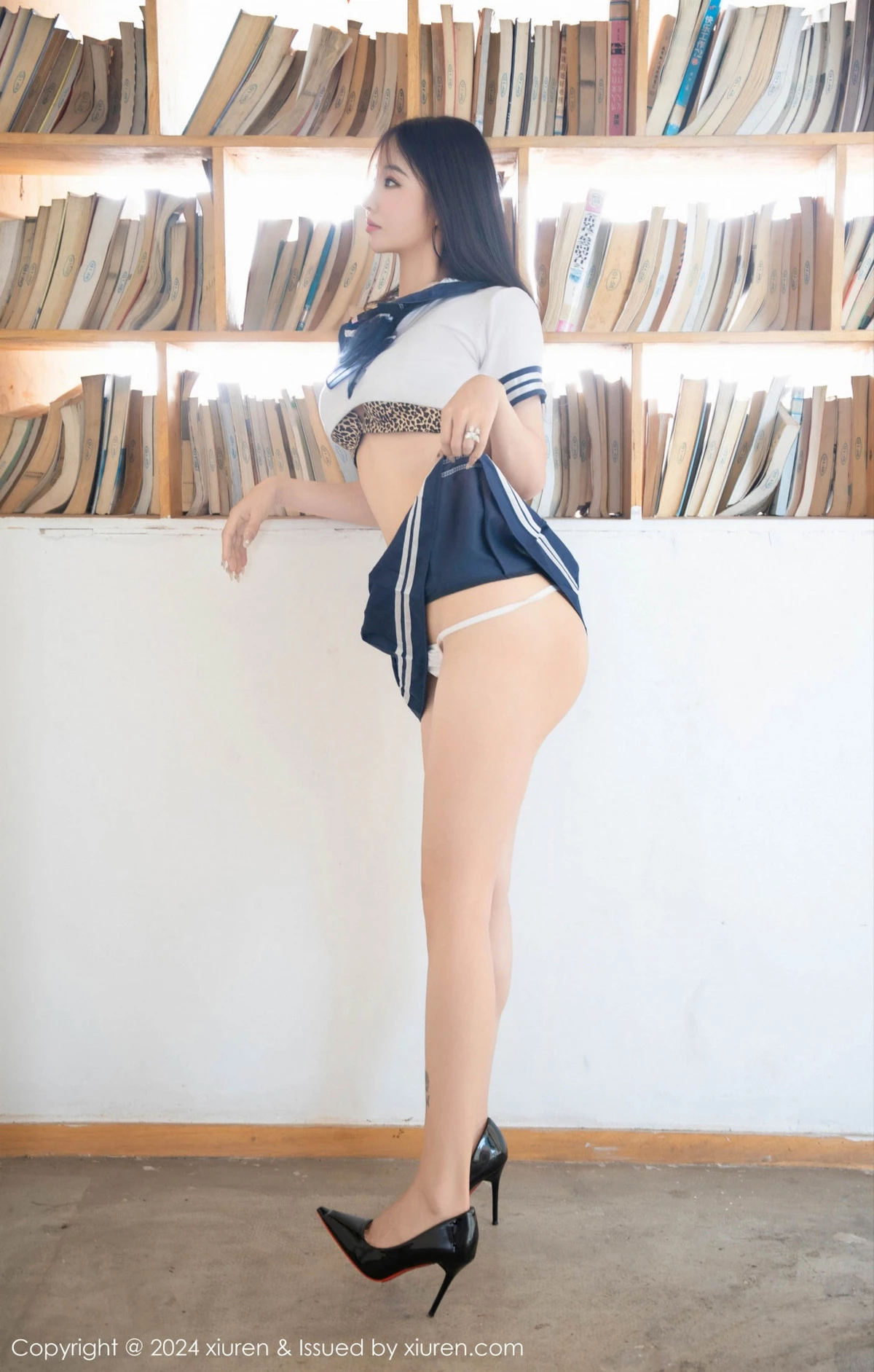 [[XiuRen秀人网]秀人网]No.9245_新人模特李嫣性感情趣学妹制服露豹纹内衣秀丰腴身姿诱惑写真60P