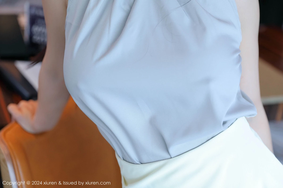 [[XiuRen秀人网]秀人网]No.9247_模特小蛮妖Yummy浅色上衣配白短裙露超薄肉丝秀美腿诱惑写真75P