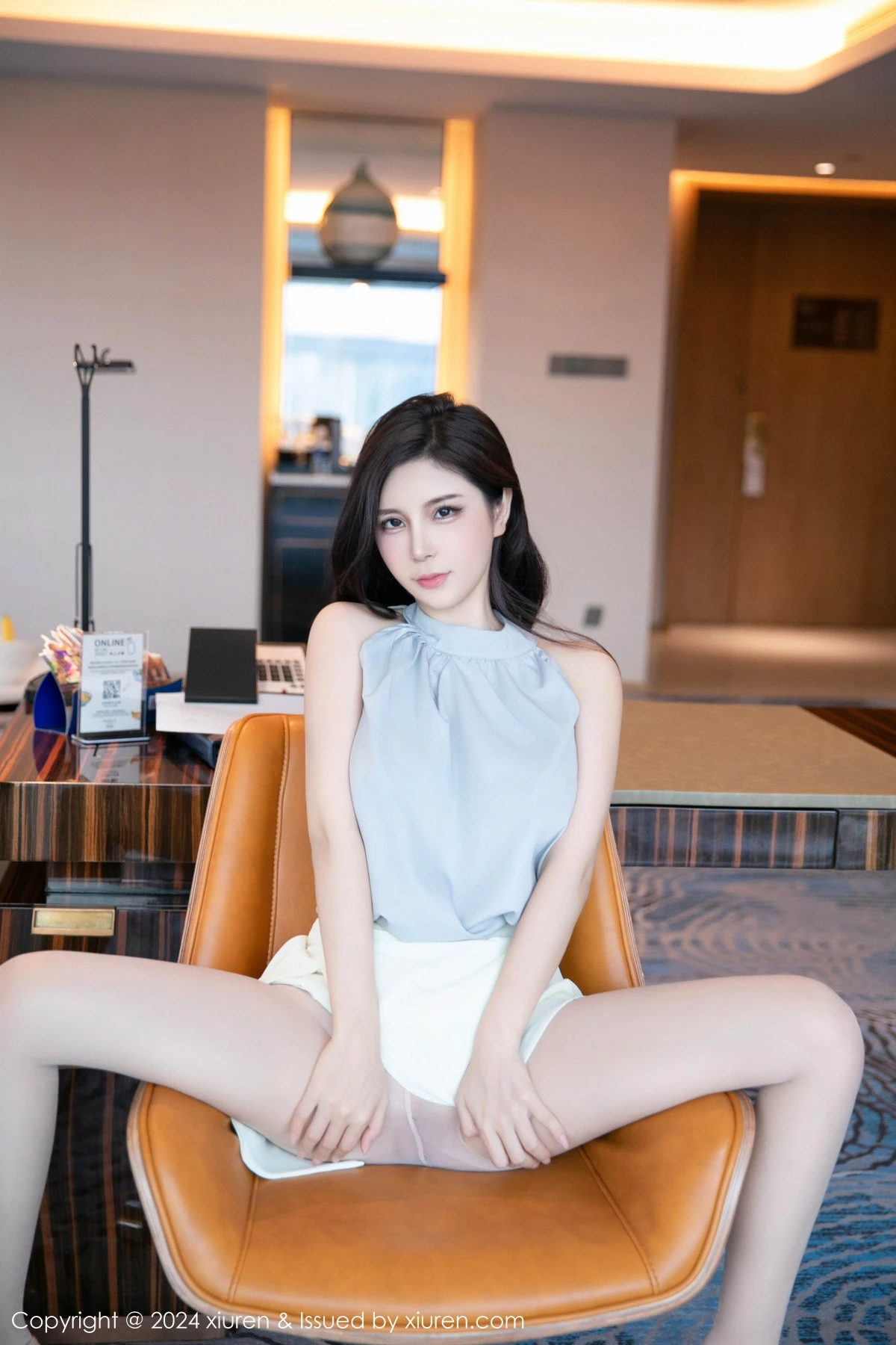 [[XiuRen秀人网]秀人网]No.9247_模特小蛮妖Yummy浅色上衣配白短裙露超薄肉丝秀美腿诱惑写真75P