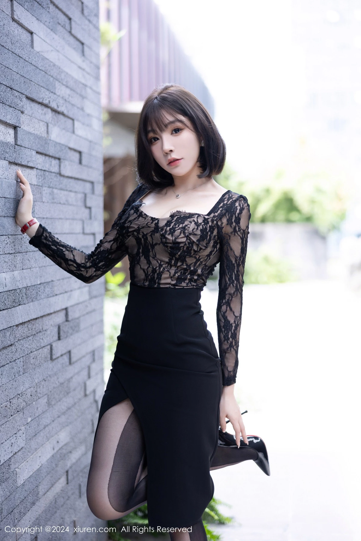 [[XiuRen秀人网]秀人网]No.9257_女神徐莉芝Booty性感黑色蕾丝连衣裙配超薄黑丝极致魅惑写真94P