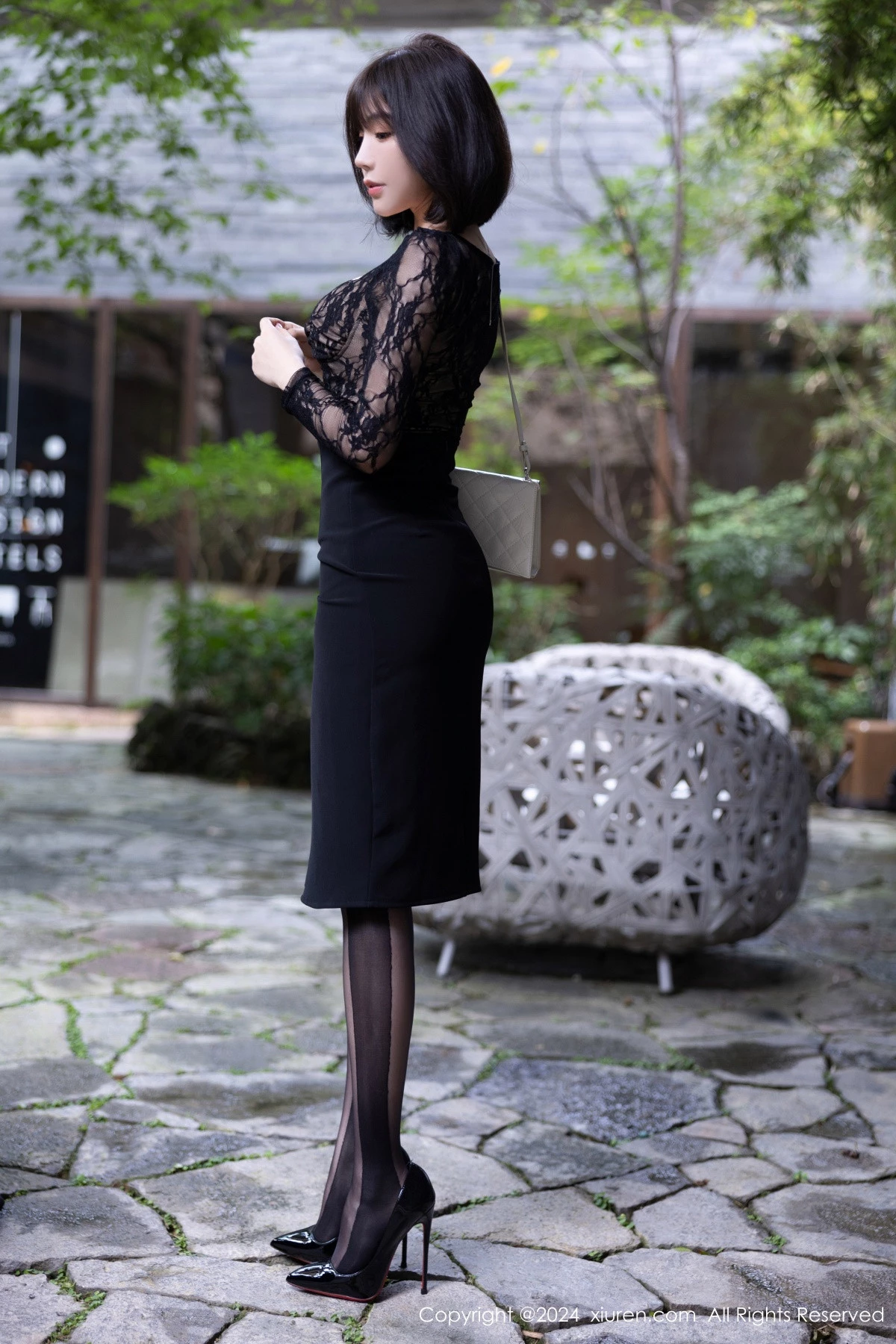 [[XiuRen秀人网]秀人网]No.9257_女神徐莉芝Booty性感黑色蕾丝连衣裙配超薄黑丝极致魅惑写真94P