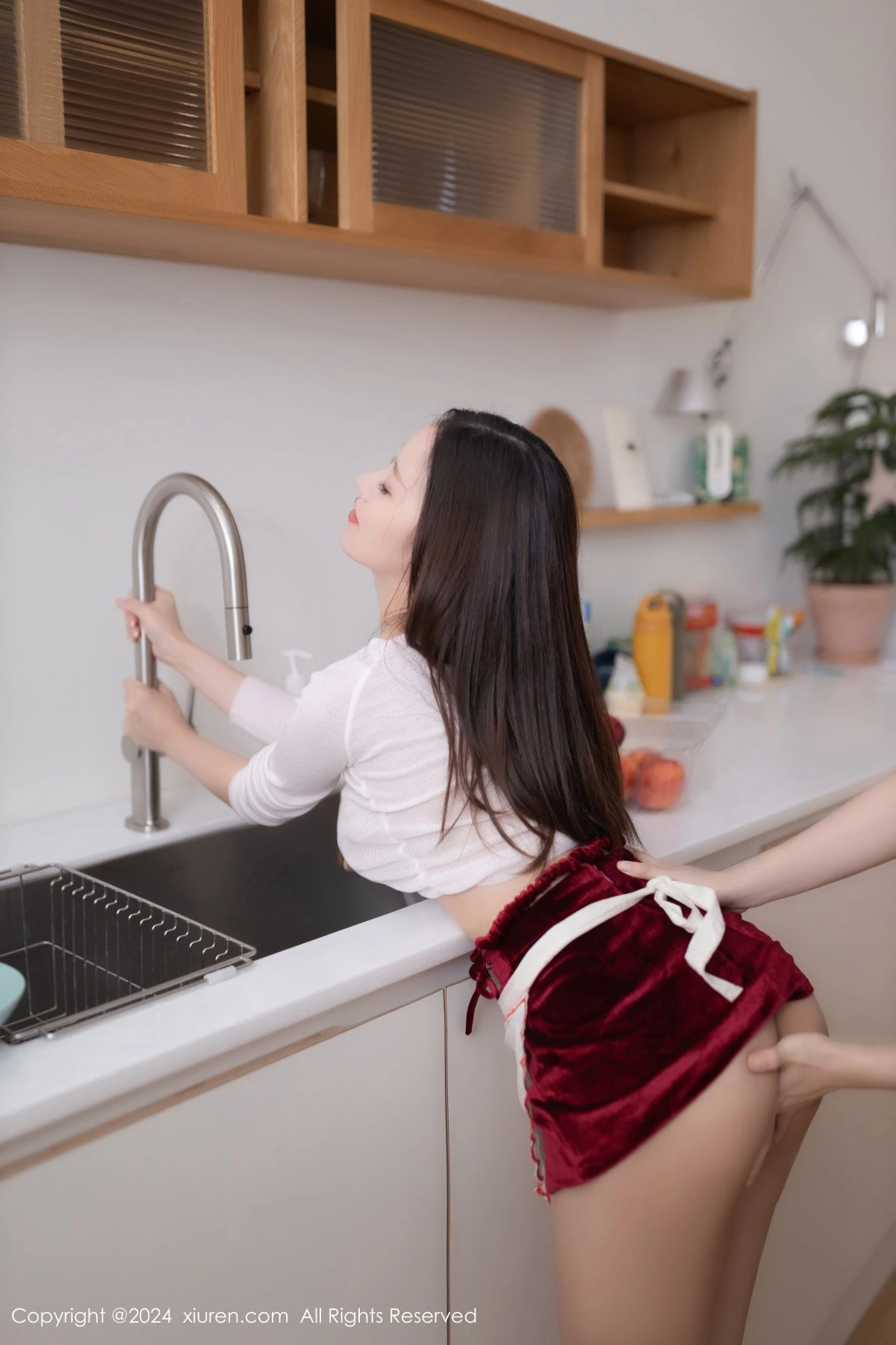 [[XiuRen秀人网]秀人网]No.9255_模特杏子Yada性感白色T恤露黑色蕾丝内衣秀曼妙身姿诱惑写真82P