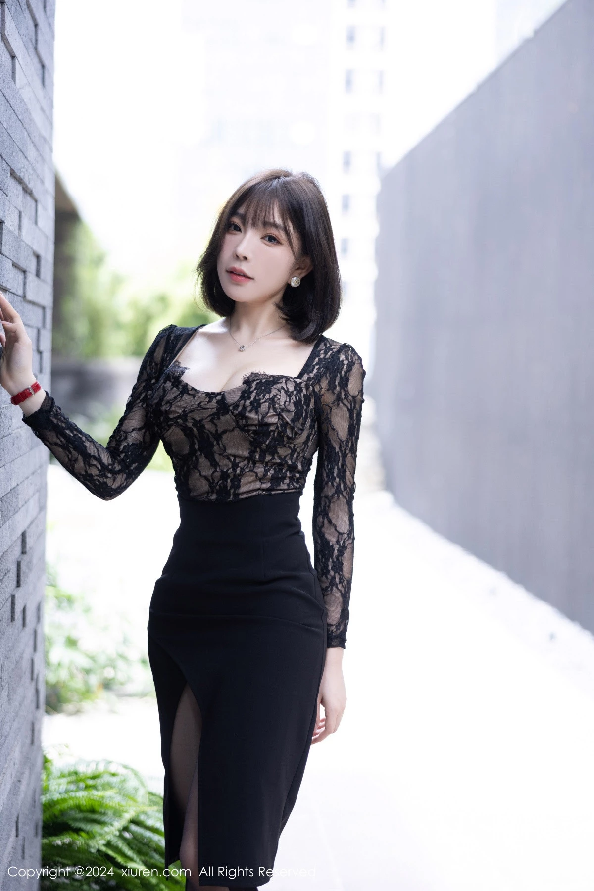 [[XiuRen秀人网]秀人网]No.9257_女神徐莉芝Booty性感黑色蕾丝连衣裙配超薄黑丝极致魅惑写真94P