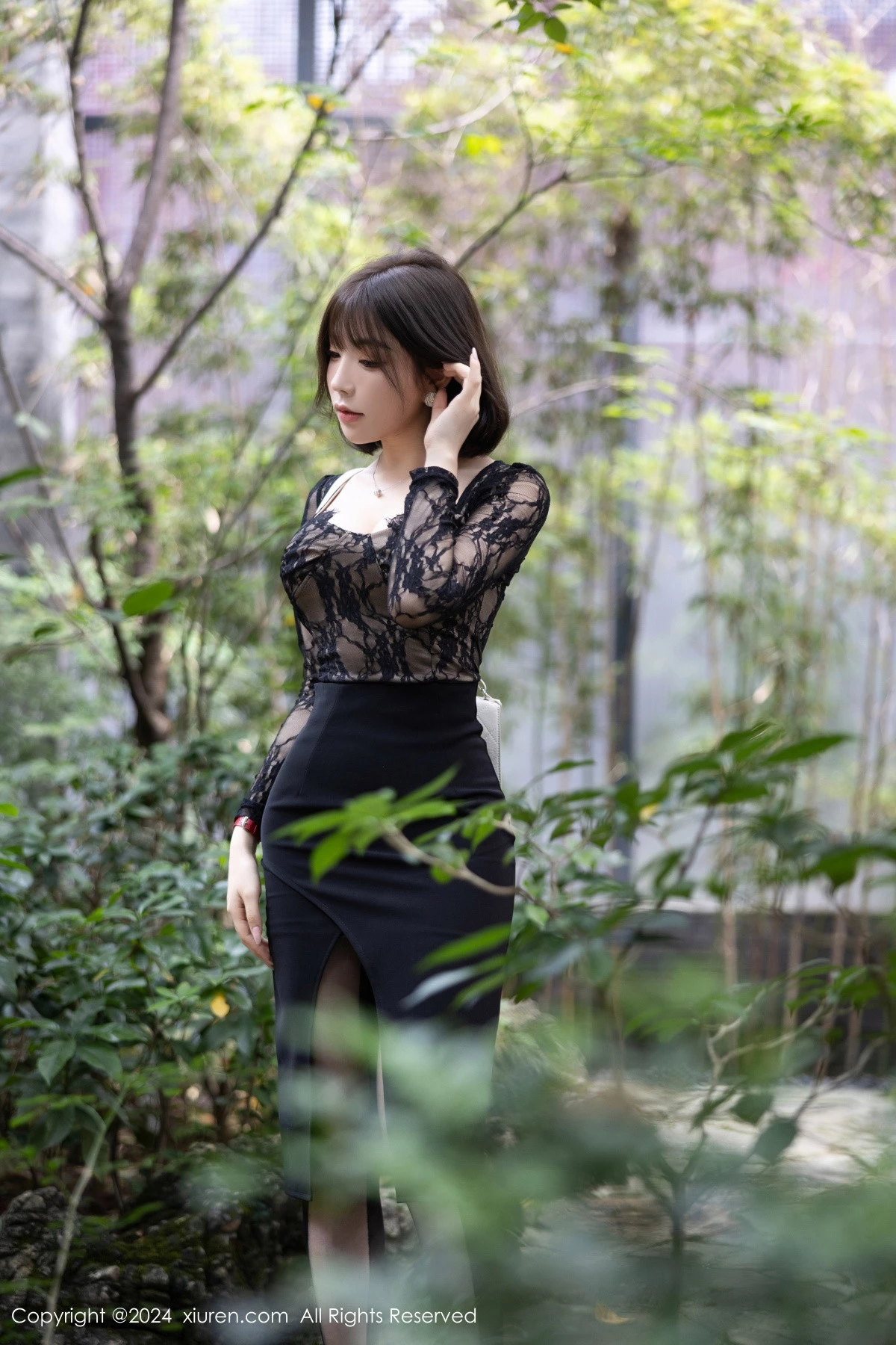 [[XiuRen秀人网]秀人网]No.9257_女神徐莉芝Booty性感黑色蕾丝连衣裙配超薄黑丝极致魅惑写真94P