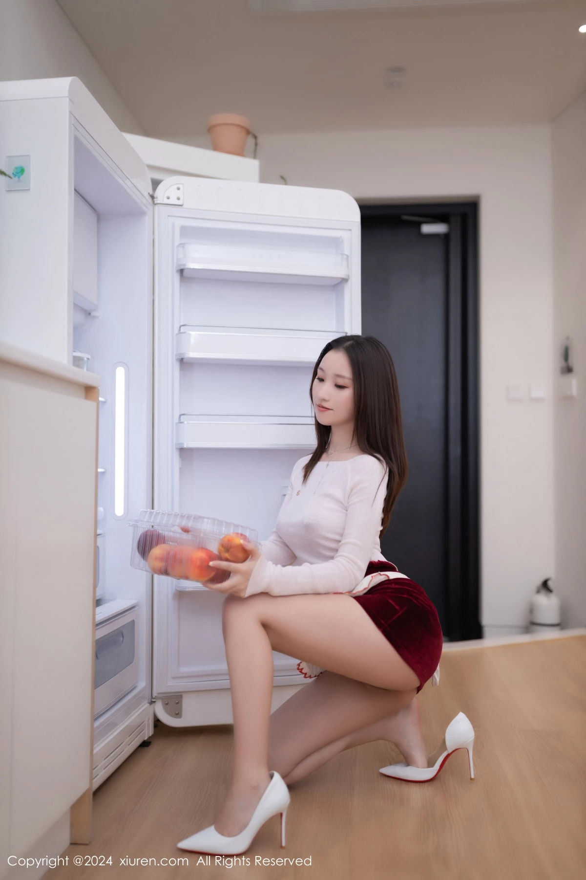 [[XiuRen秀人网]秀人网]No.9255_模特杏子Yada性感白色T恤露黑色蕾丝内衣秀曼妙身姿诱惑写真82P