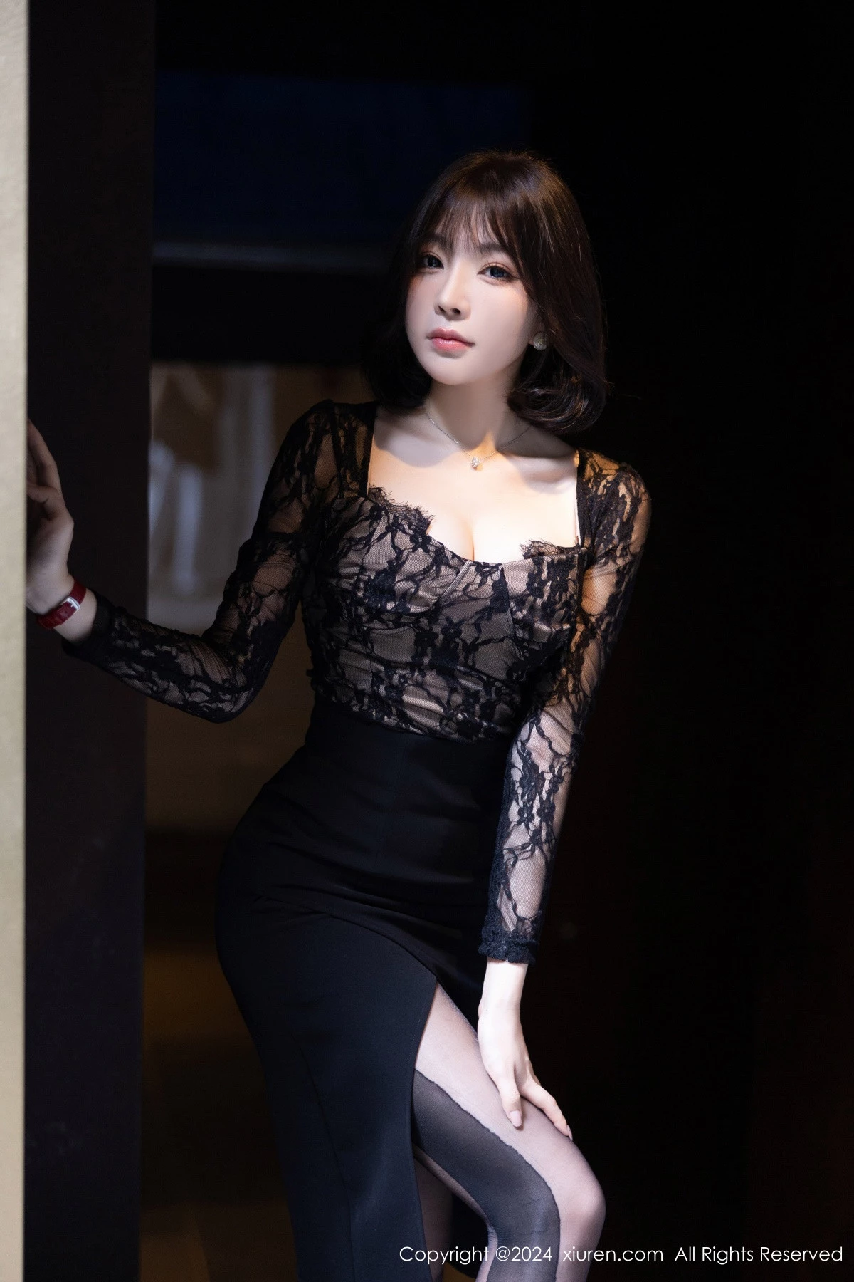 [[XiuRen秀人网]秀人网]No.9257_女神徐莉芝Booty性感黑色蕾丝连衣裙配超薄黑丝极致魅惑写真94P