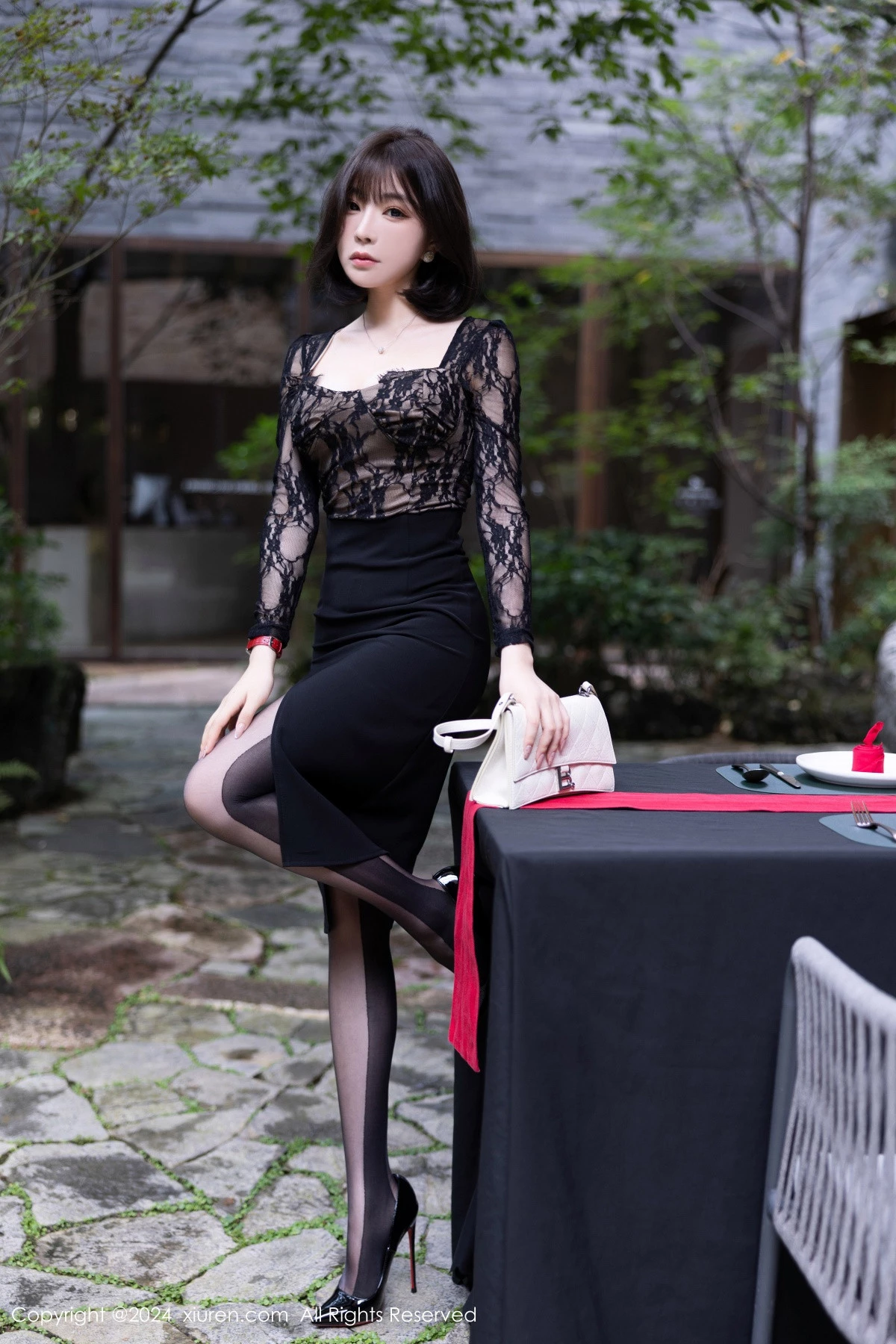 [[XiuRen秀人网]秀人网]No.9257_女神徐莉芝Booty性感黑色蕾丝连衣裙配超薄黑丝极致魅惑写真94P