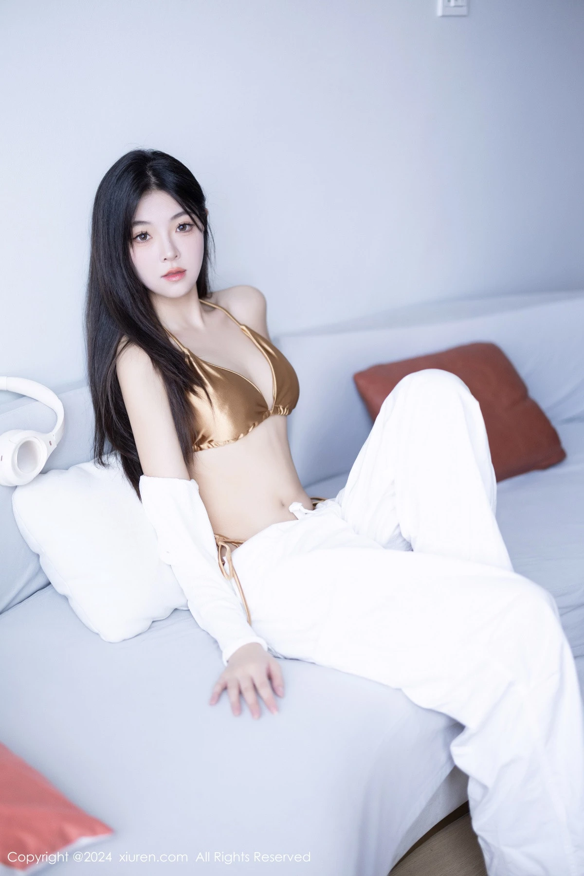 [[XiuRen秀人网]秀人网]No.9262_模特初梦瑶性感金色比基尼+红色情趣内衣秀完美身材诱惑写真83P