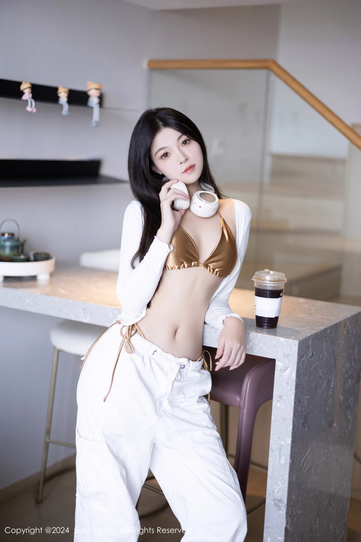 [[XiuRen秀人网]秀人网]No.9262_模特初梦瑶性感金色比基尼+红色情趣内衣秀完美身材诱惑写真83P