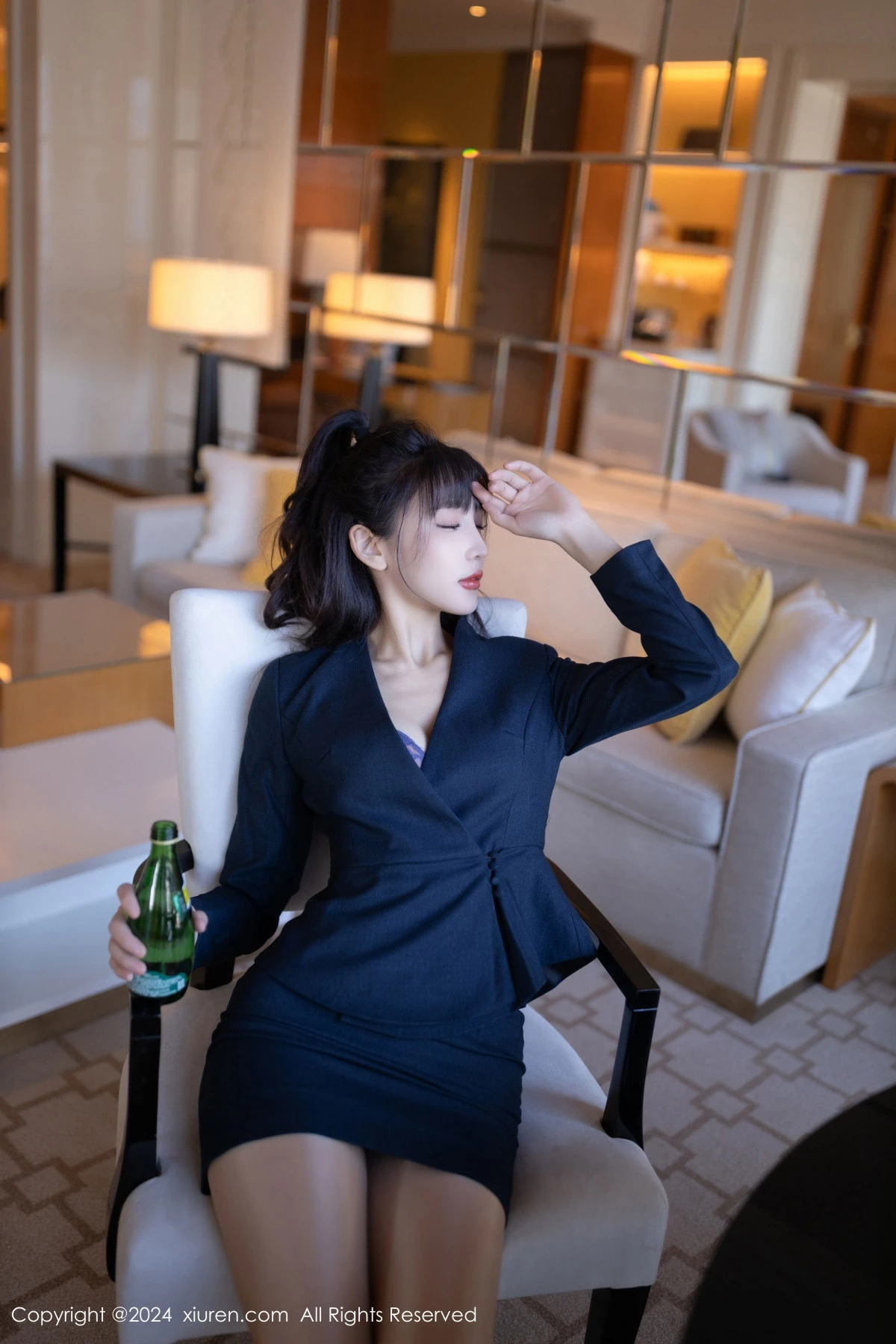 [[XiuRen秀人网]秀人网]No.9263_模特陆萱萱性感黑色OL服饰露蓝色内衣配超薄肉丝秀美腿诱惑写真80P