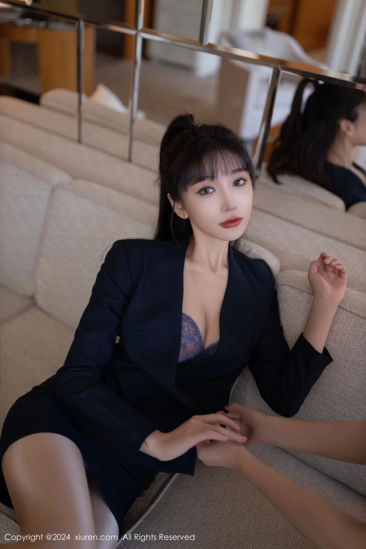 [[XiuRen秀人网]秀人网]No.9263_模特陆萱萱性感黑色OL服饰露蓝色内衣配超薄肉丝秀美腿诱惑写真80P