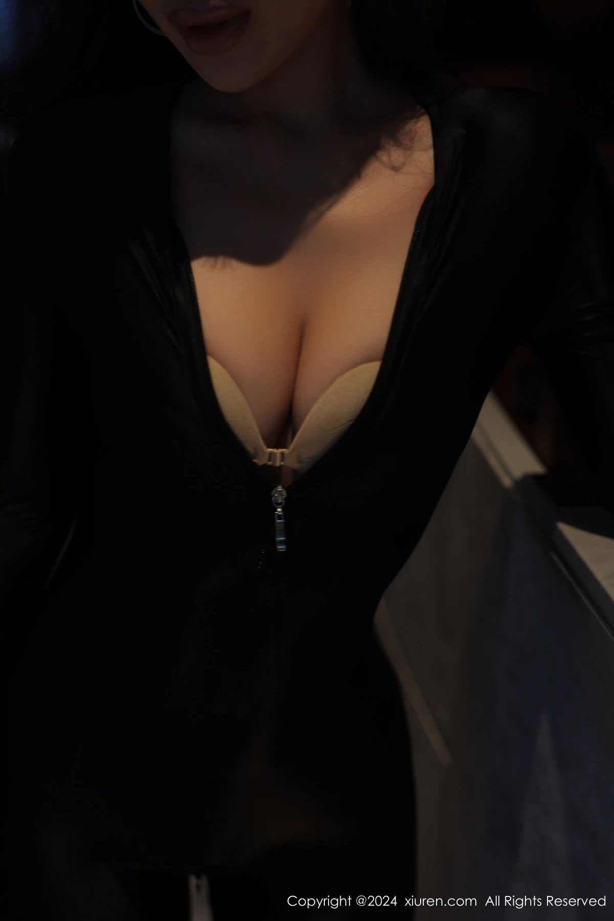 [[XiuRen秀人网]秀人网]No.9259_新人模特FE-性感黑色连体衣露超薄黑丝秀丰腴身姿撩人诱惑写真59P