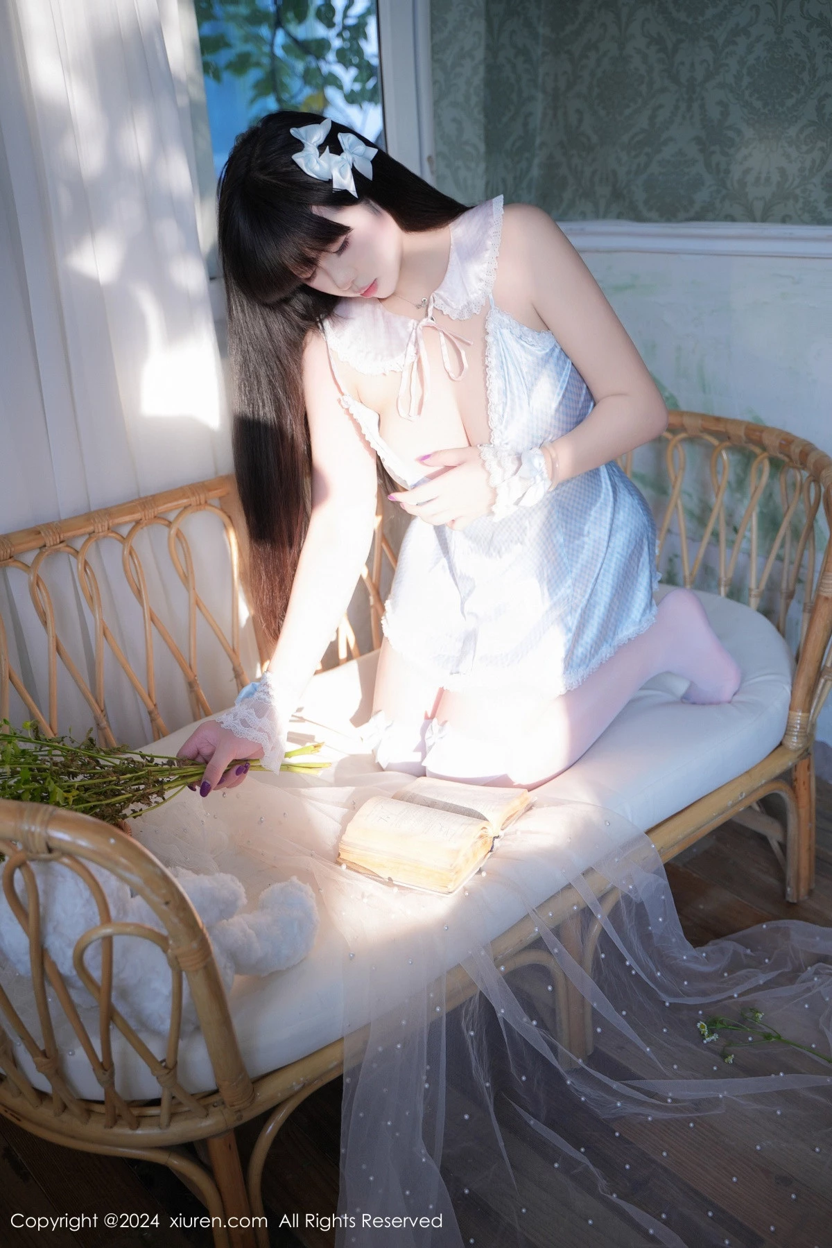 [[XiuRen秀人网]秀人网]No.9258_新人模特正妹Abby性感女仆装扮配白丝袜秀丰满身材惹火诱惑写真68P