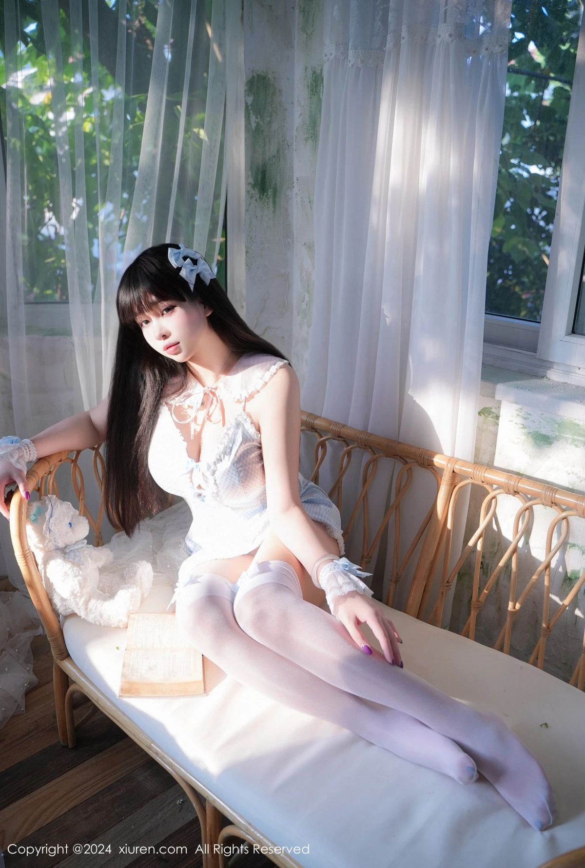 [[XiuRen秀人网]秀人网]No.9258_新人模特正妹Abby性感女仆装扮配白丝袜秀丰满身材惹火诱惑写真68P