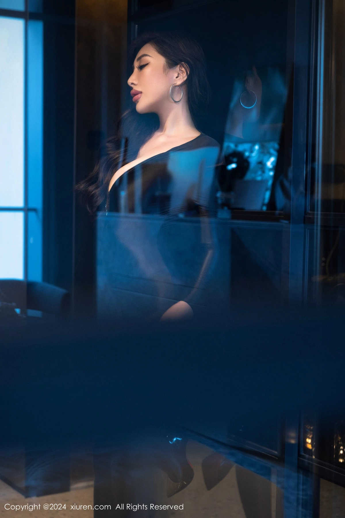 [[XiuRen秀人网]秀人网]No.9259_新人模特FE-性感黑色连体衣露超薄黑丝秀丰腴身姿撩人诱惑写真59P