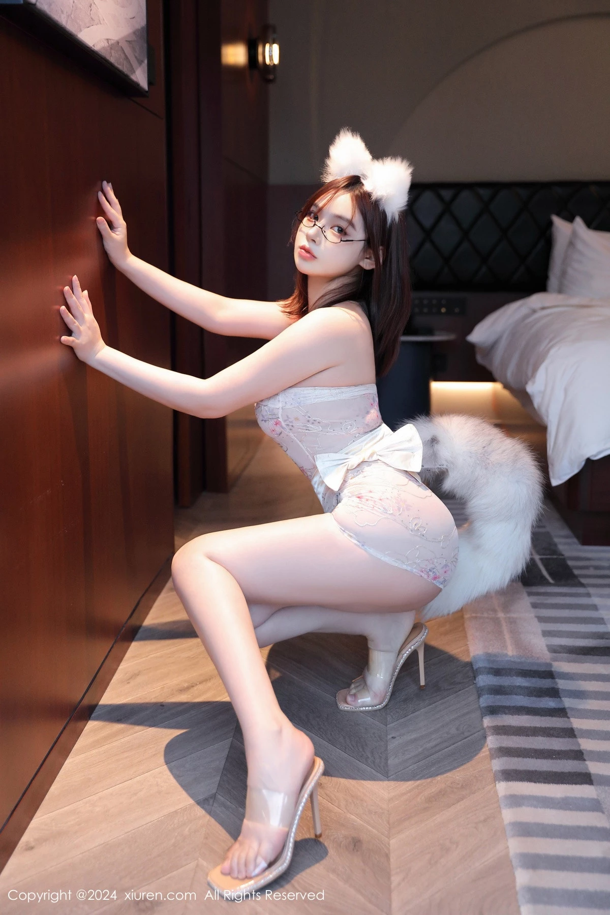 [[XiuRen秀人网]秀人网]No.9267_模特麻布学妹猫女郎装扮浅色轻透服饰秀凹凸身材撩人诱惑写真71P