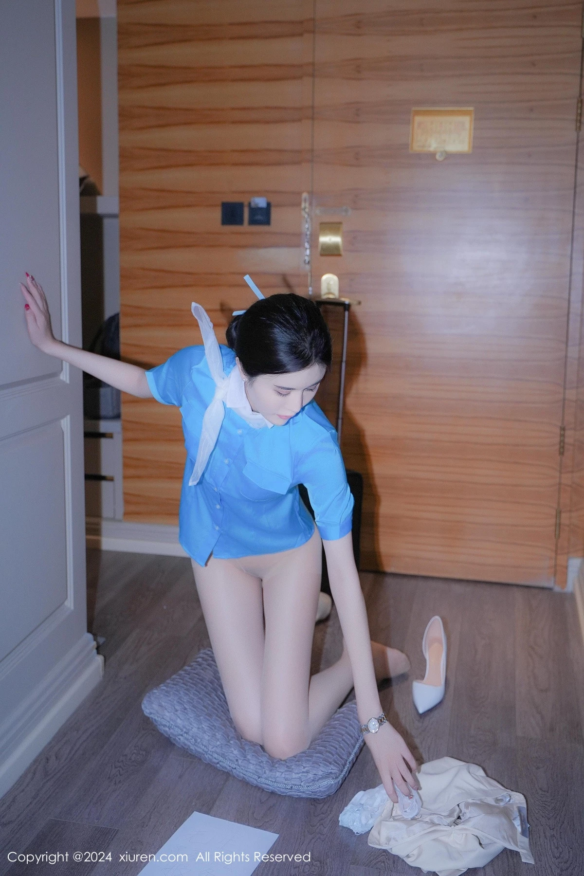 [[XiuRen秀人网]秀人网]No.9269_模特Erikaki性感蓝衣白裙制服配白色丝袜秀曼妙身姿迷人诱惑写真82P