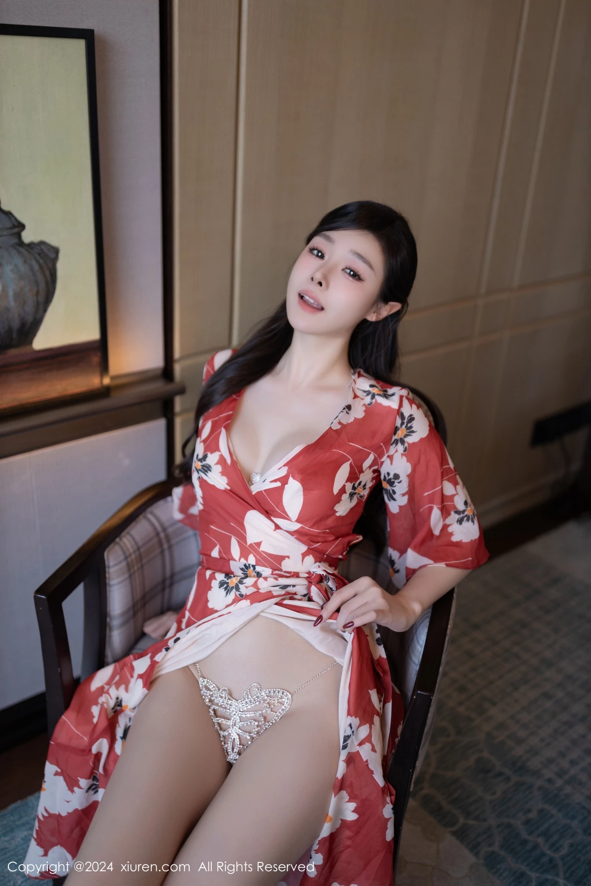 [[XiuRen秀人网]秀人网]No.9270_模特小逗逗性感花朵连衣裙露白色情趣内衣秀曼妙身姿诱惑写真80P