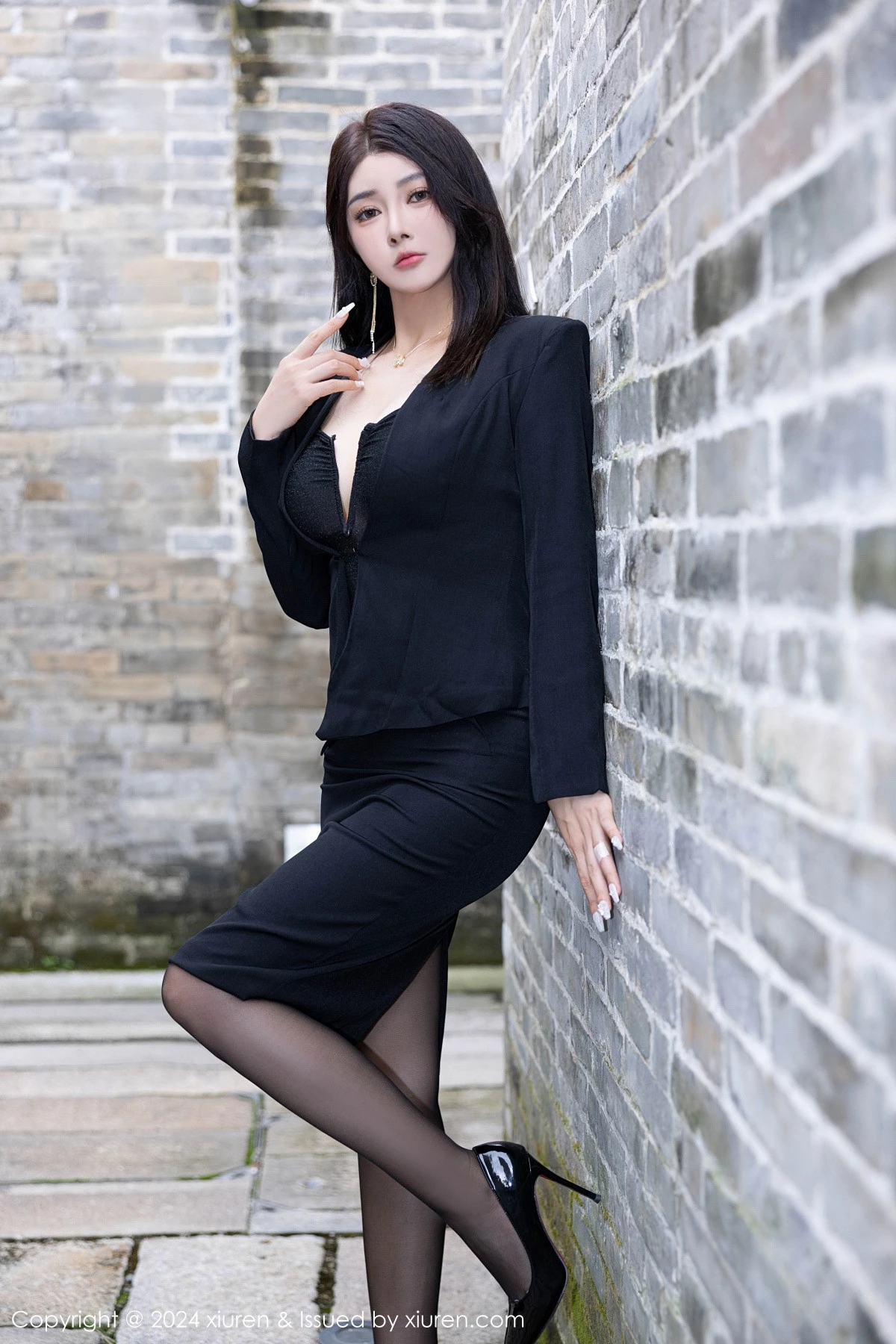 [[XiuRen秀人网]秀人网]No.9271_模特凯竹Quinn性感黑色上衣露黑色情趣内衣秀惹火身材诱惑写真88P