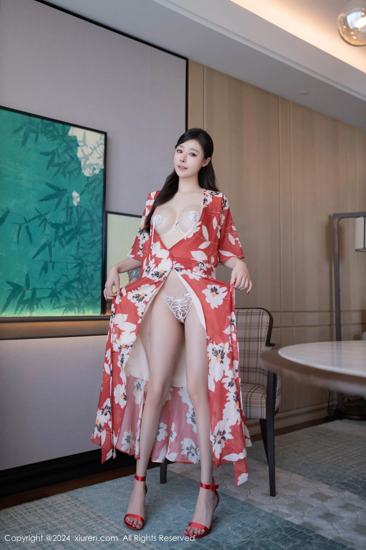 [[XiuRen秀人网]秀人网]No.9270_模特小逗逗性感花朵连衣裙露白色情趣内衣秀曼妙身姿诱惑写真80P