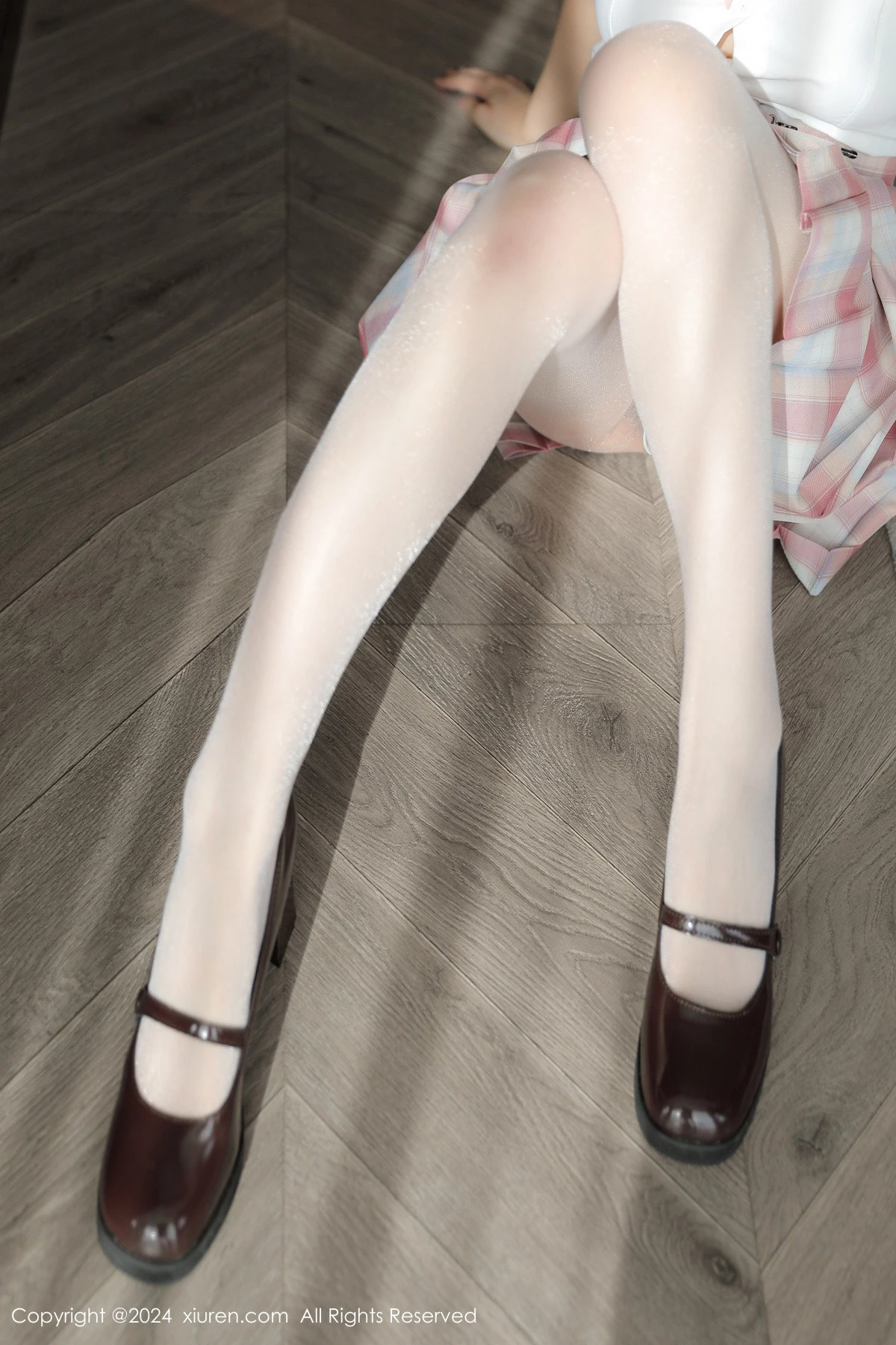 [[XiuRen秀人网]秀人网]No.9277_模特袁圆私房性感JK制服配超薄白丝秀曼妙身姿完美诱惑写真72P