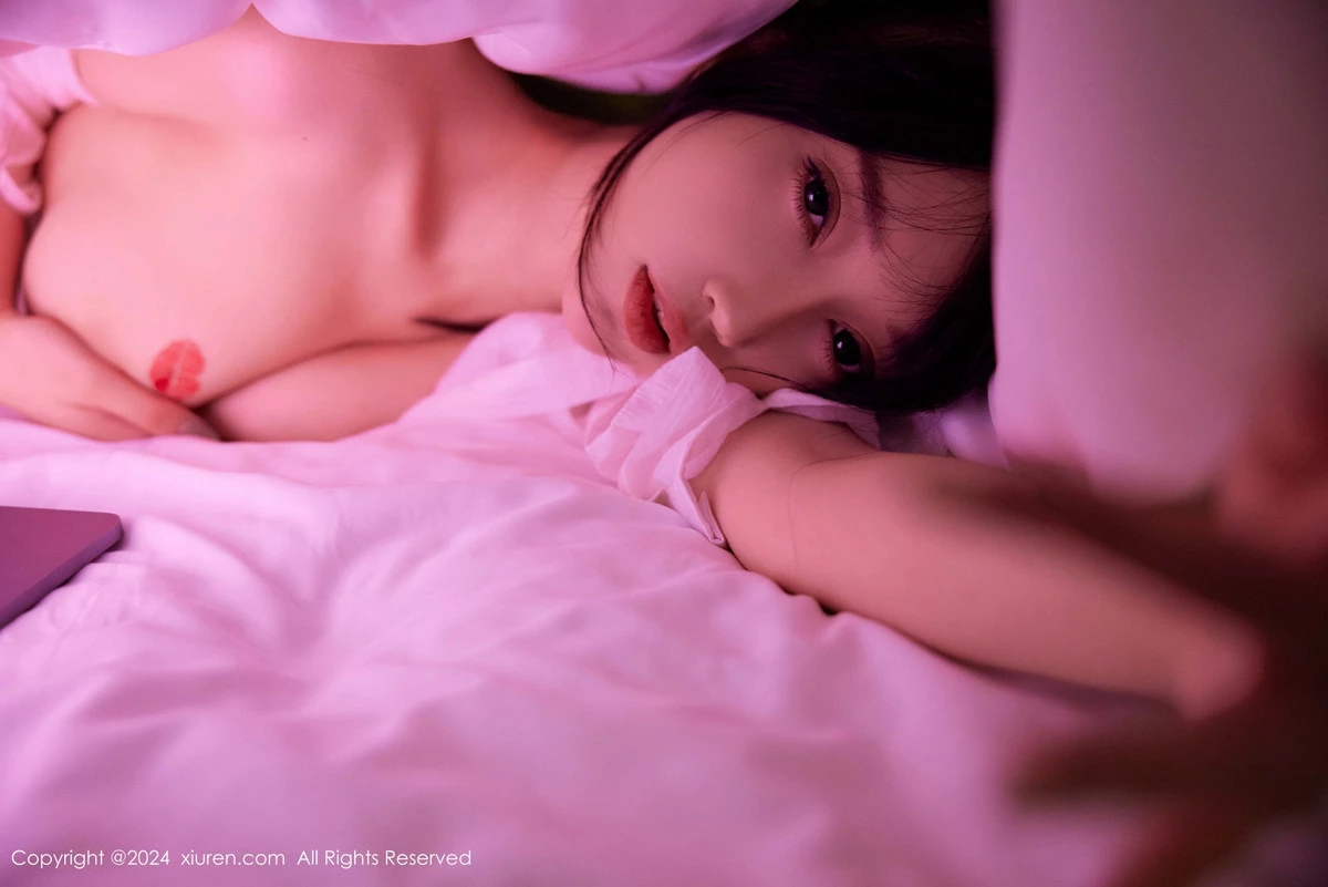 [[XiuRen秀人网]秀人网]No.9274_模特玥儿玥er浴室性感白色衬衫配白色丝袜秀曼妙身姿诱惑写真75P