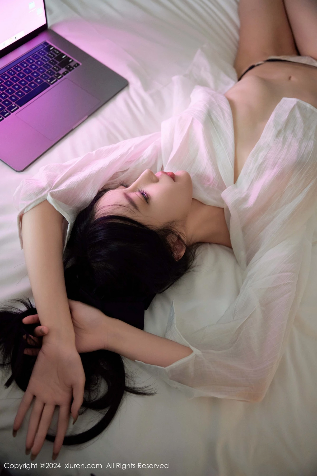 [[XiuRen秀人网]秀人网]No.9274_模特玥儿玥er浴室性感白色衬衫配白色丝袜秀曼妙身姿诱惑写真75P