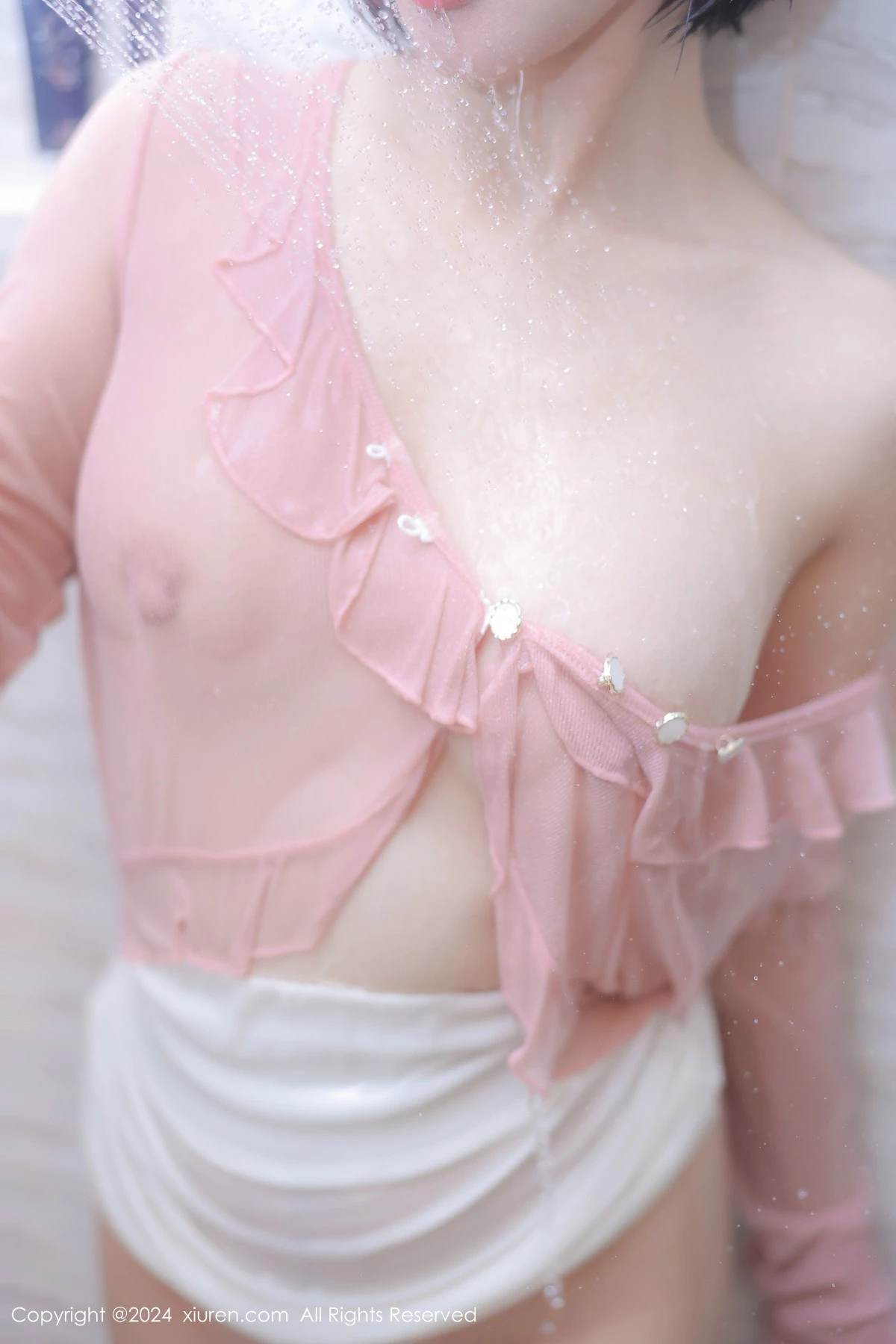 [[XiuRen秀人网]秀人网]No.9273_模特波巧酱浴室场景粉色上衣配超薄肉丝湿身秀惹火身材诱惑写真79P