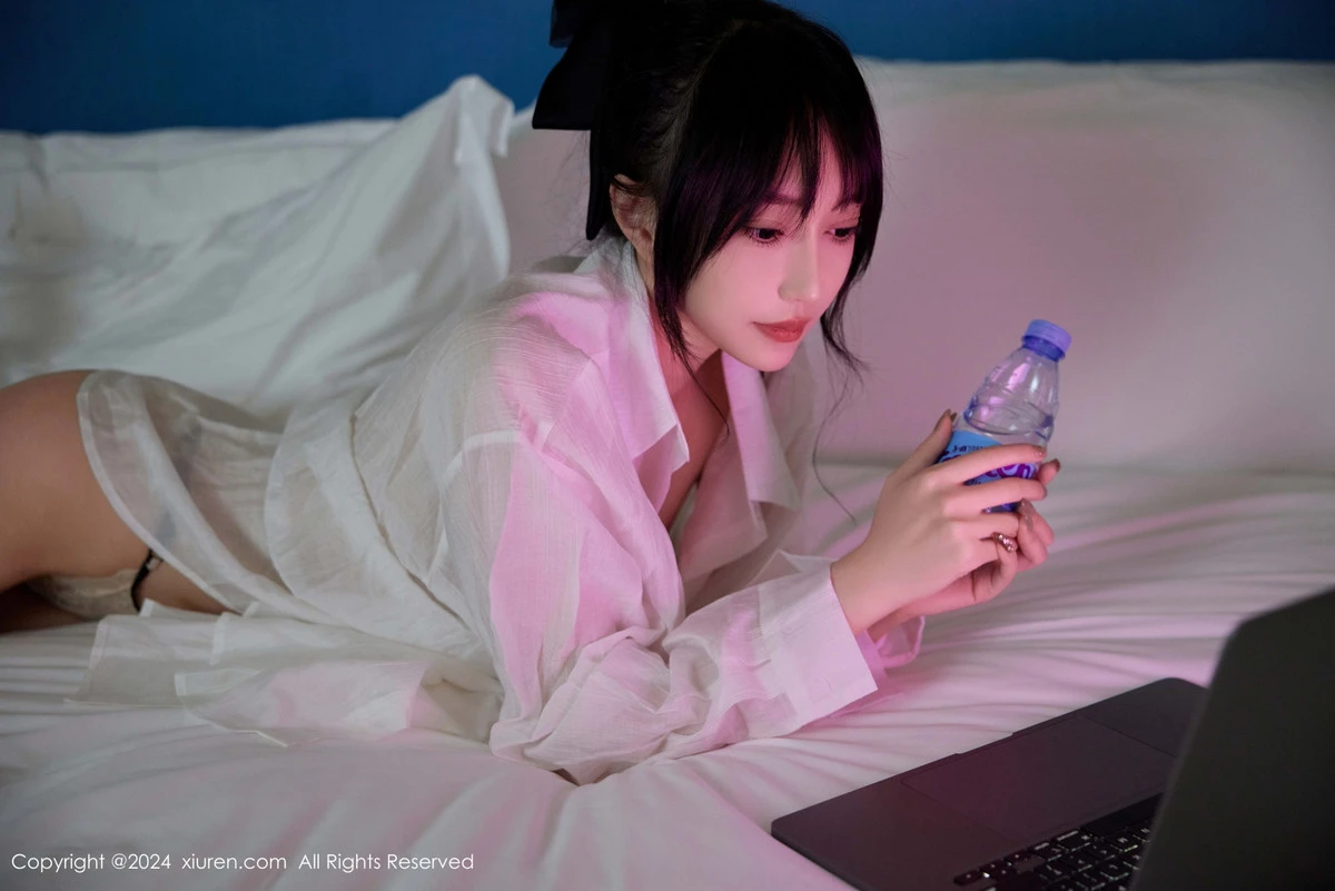 [[XiuRen秀人网]秀人网]No.9274_模特玥儿玥er浴室性感白色衬衫配白色丝袜秀曼妙身姿诱惑写真75P