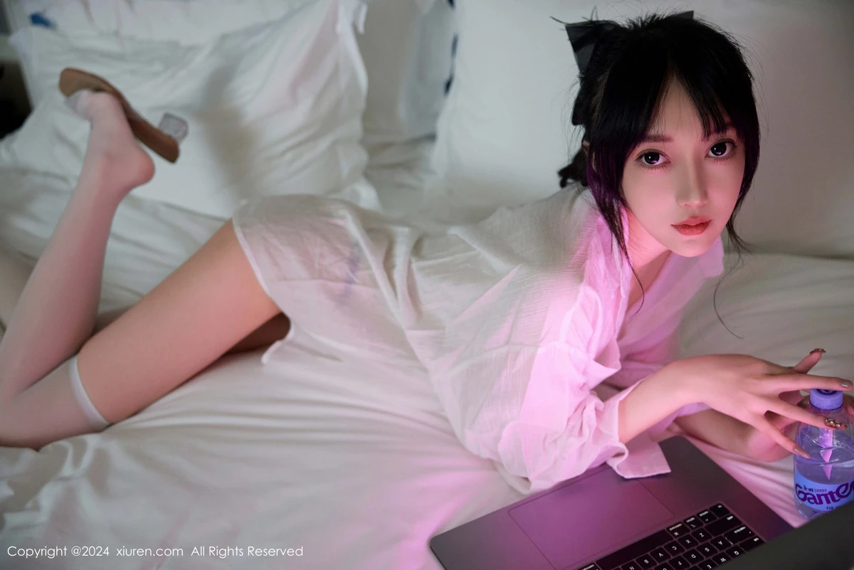 [[XiuRen秀人网]秀人网]No.9274_模特玥儿玥er浴室性感白色衬衫配白色丝袜秀曼妙身姿诱惑写真75P