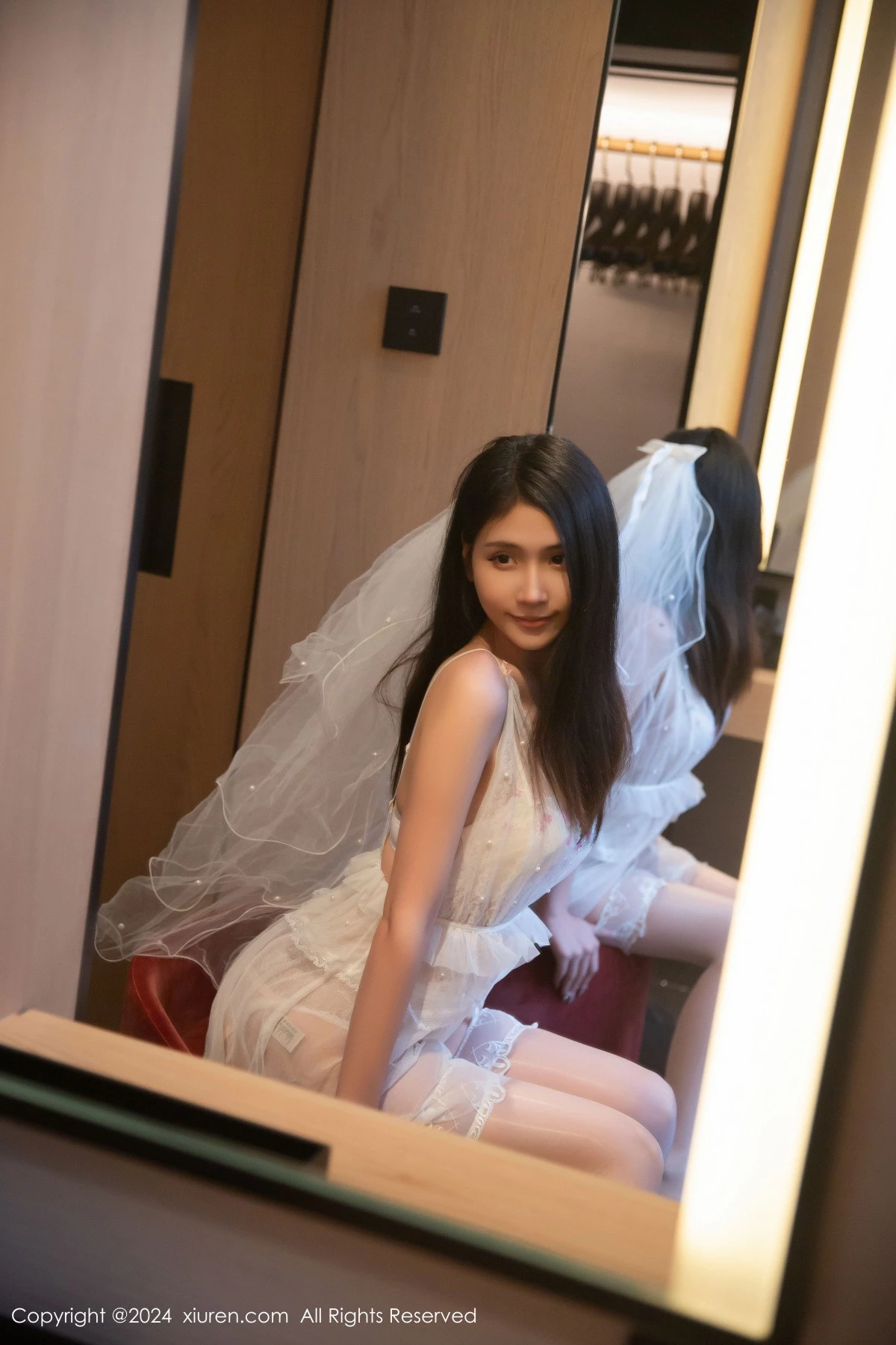 [[XiuRen秀人网]秀人网]No.9272_模特刘婷婷私房性感白色婚纱配白丝吊袜秀完美身材撩人诱惑写真80P