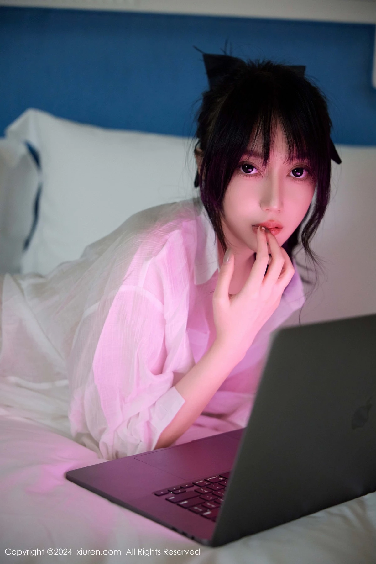 [[XiuRen秀人网]秀人网]No.9274_模特玥儿玥er浴室性感白色衬衫配白色丝袜秀曼妙身姿诱惑写真75P