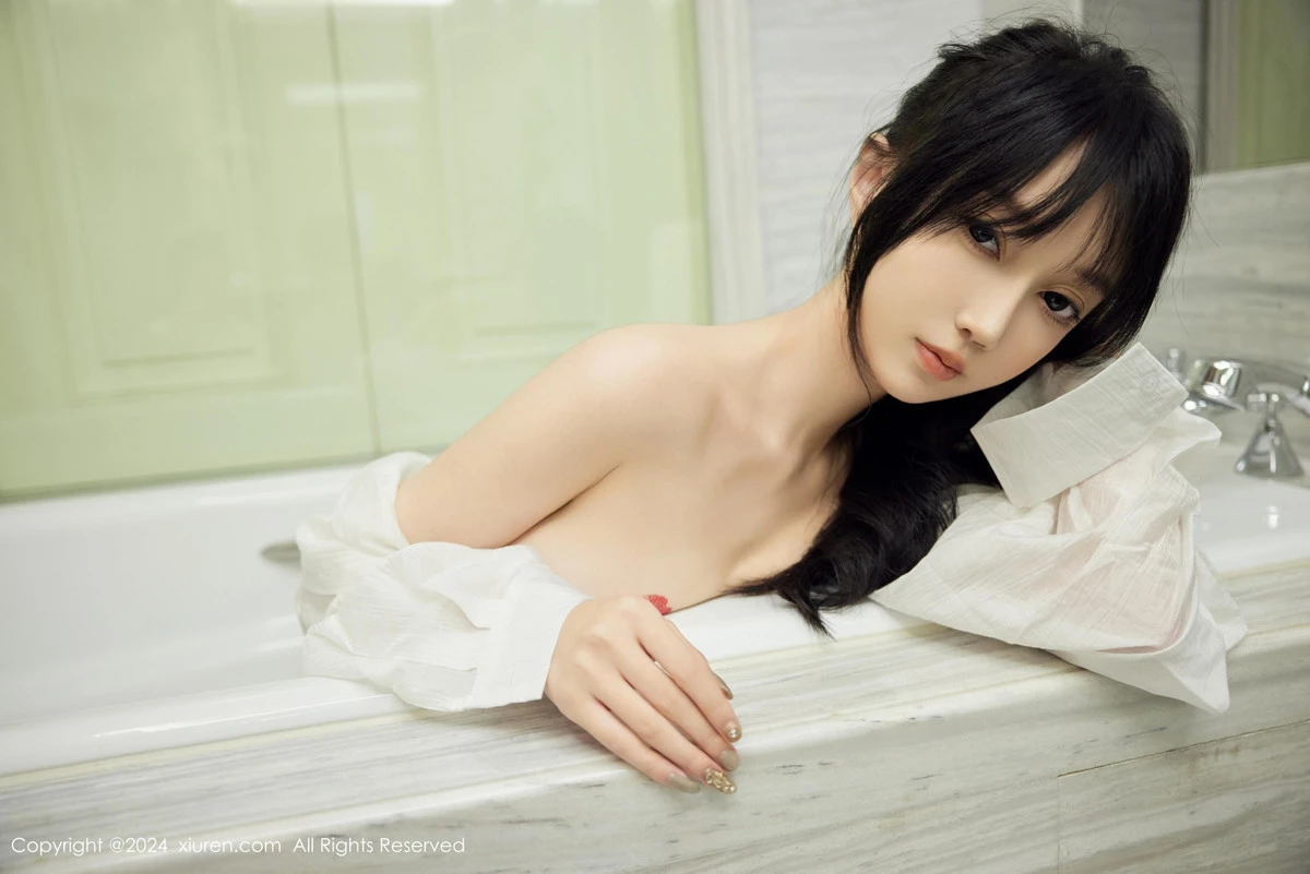 [[XiuRen秀人网]秀人网]No.9274_模特玥儿玥er浴室性感白色衬衫配白色丝袜秀曼妙身姿诱惑写真75P