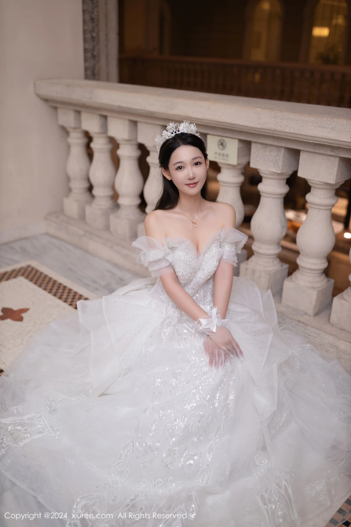 [[XiuRen秀人网]秀人网]No.9283_模特唐安琪性感白色婚纱露白色内衣配超薄肉丝秀美腿诱惑写真86P