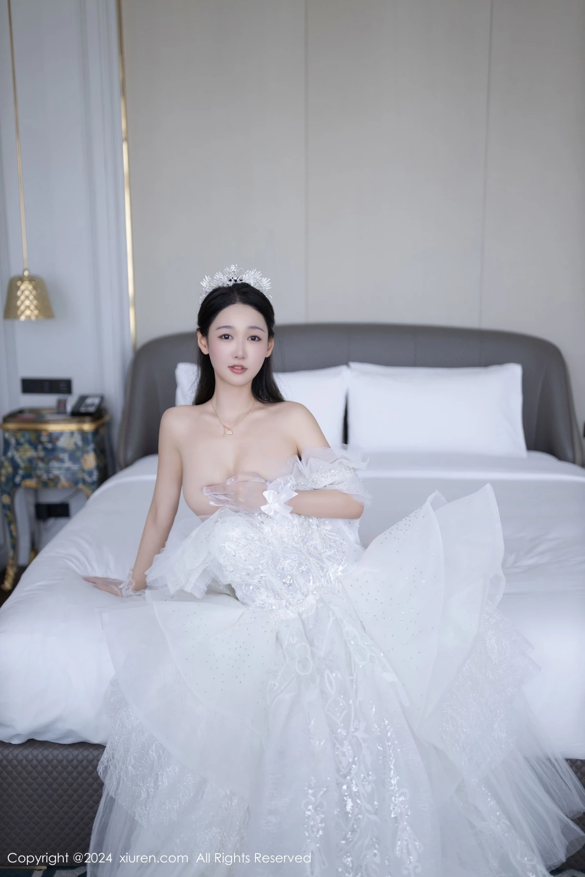 [[XiuRen秀人网]秀人网]No.9283_模特唐安琪性感白色婚纱露白色内衣配超薄肉丝秀美腿诱惑写真86P