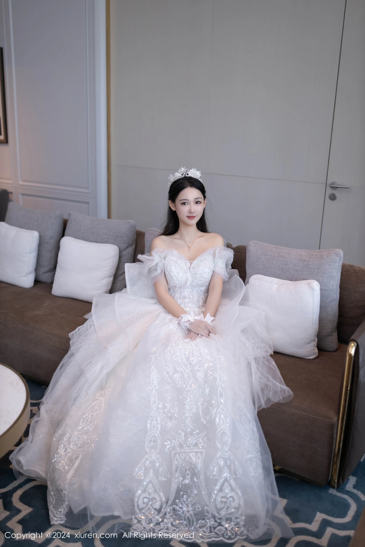 [[XiuRen秀人网]秀人网]No.9283_模特唐安琪性感白色婚纱露白色内衣配超薄肉丝秀美腿诱惑写真86P