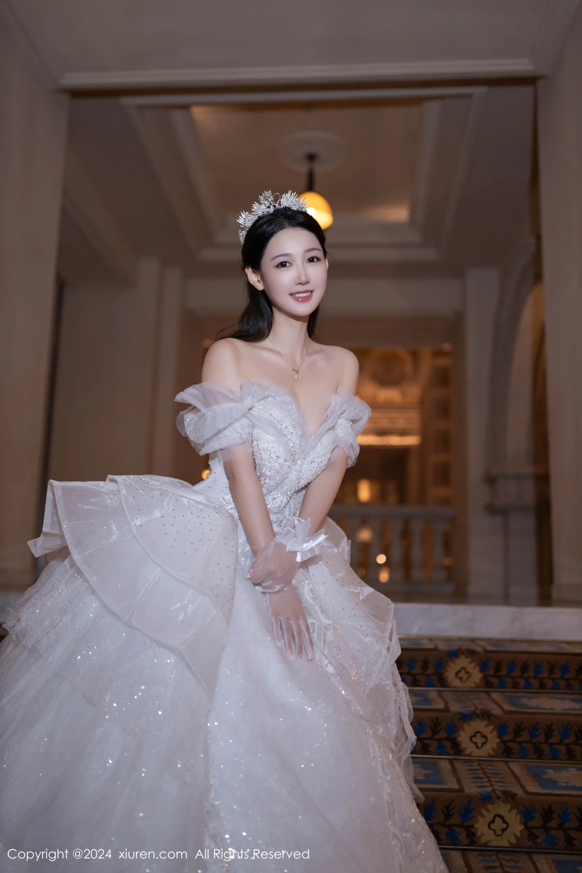 [[XiuRen秀人网]秀人网]No.9283_模特唐安琪性感白色婚纱露白色内衣配超薄肉丝秀美腿诱惑写真86P