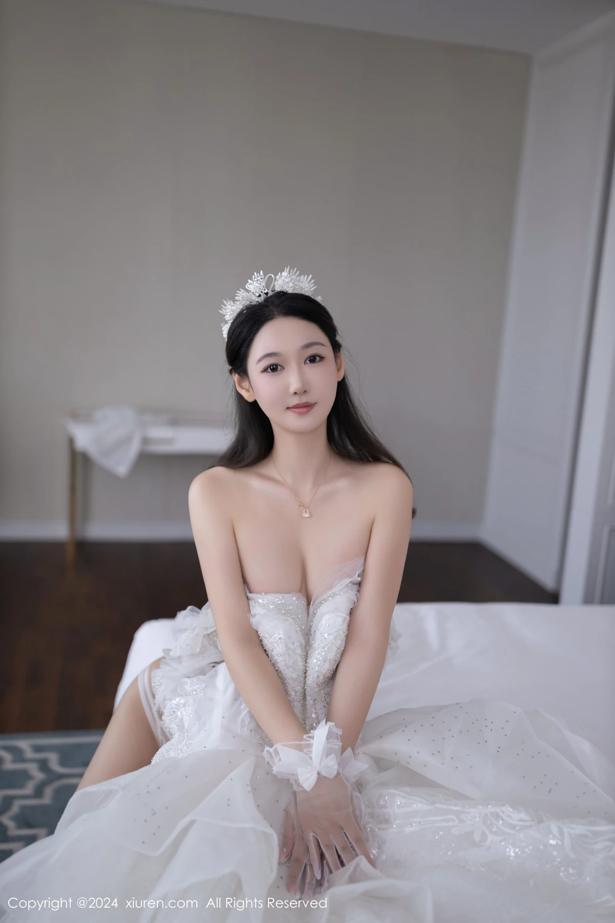 [[XiuRen秀人网]秀人网]No.9283_模特唐安琪性感白色婚纱露白色内衣配超薄肉丝秀美腿诱惑写真86P