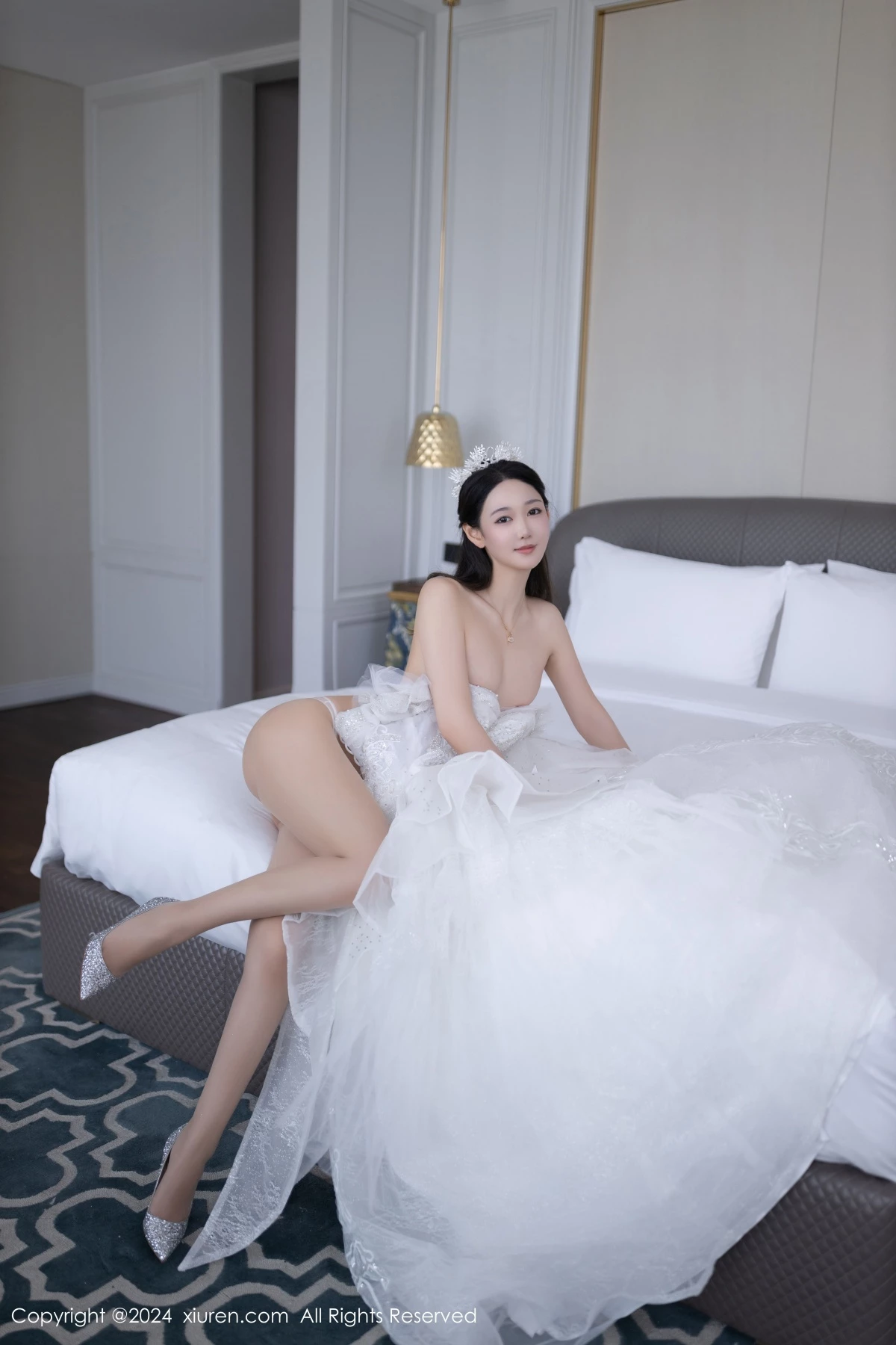 [[XiuRen秀人网]秀人网]No.9283_模特唐安琪性感白色婚纱露白色内衣配超薄肉丝秀美腿诱惑写真86P