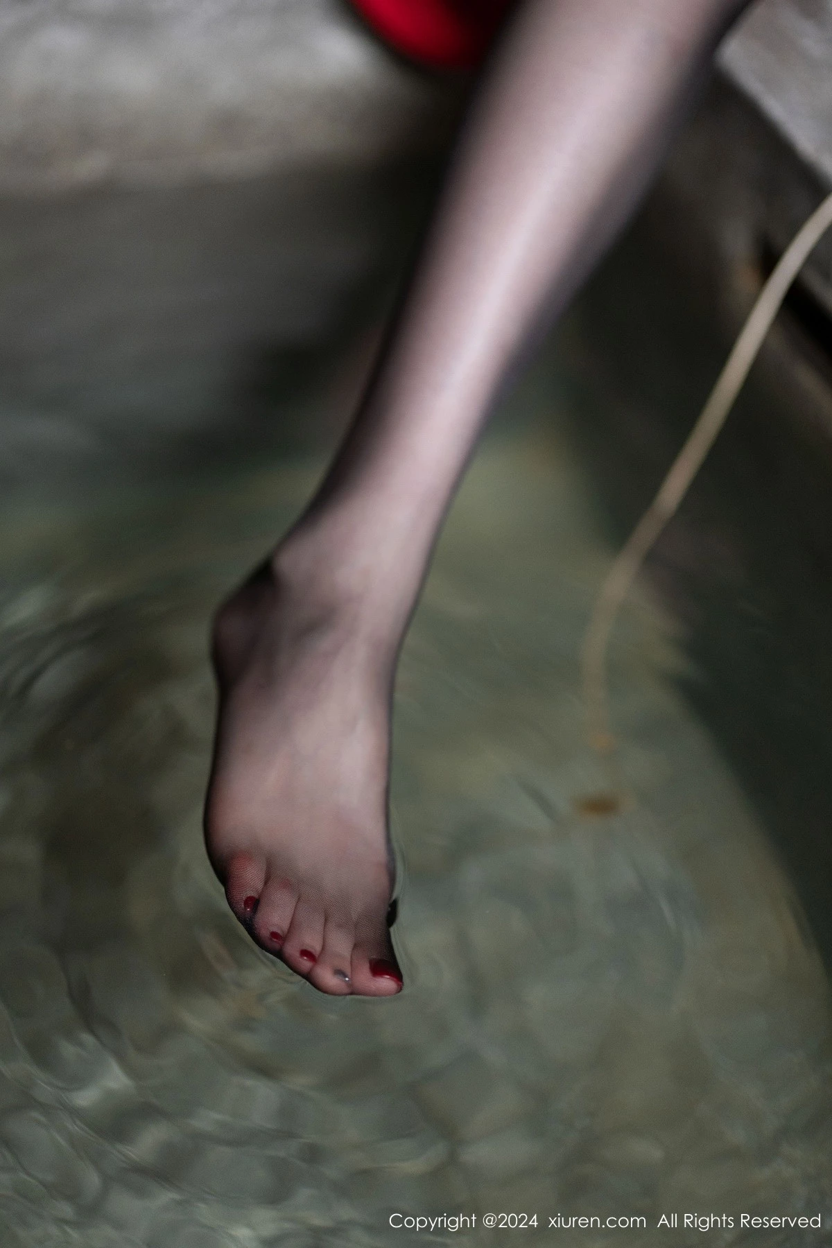 [[XiuRen秀人网]秀人网]No.9291_模特梦心玥红色连衣裙露红色内衣配黑丝吊袜秀高挑身材诱惑写真84P