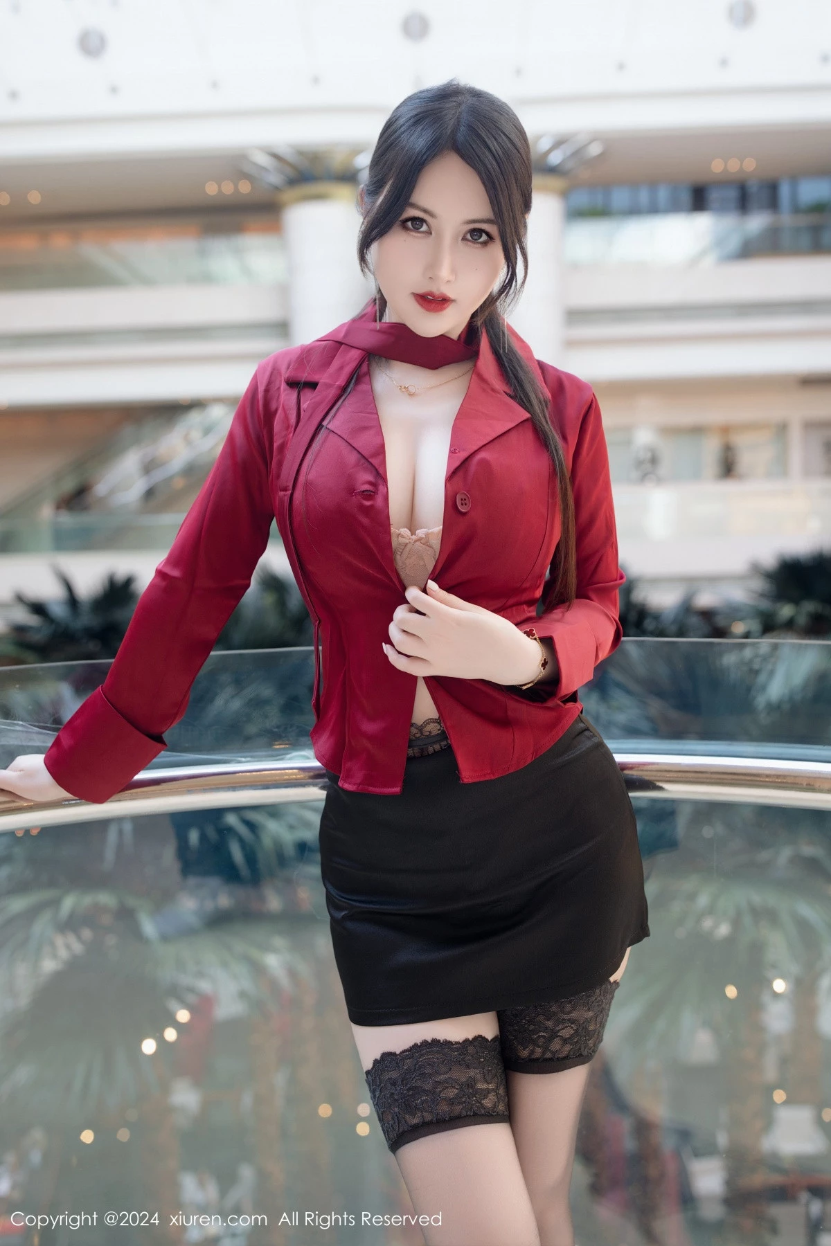 [[XiuRen秀人网]秀人网]No.9290_模特诗诗kiki性感酒红色衬衫配黑短裙露超薄黑丝秀美腿诱惑写真70P