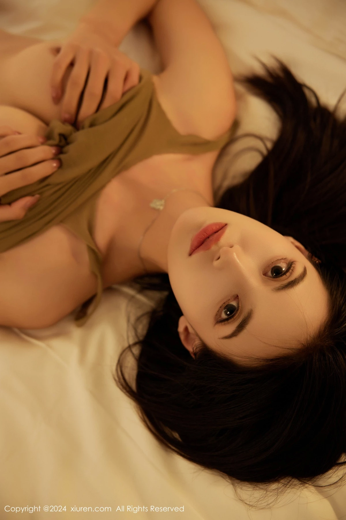 [[XiuRen秀人网]秀人网]No.9289_模特Lingyu69性感咖啡色连衣短裙配肉色丝袜秀丰腴身姿诱惑写真72P