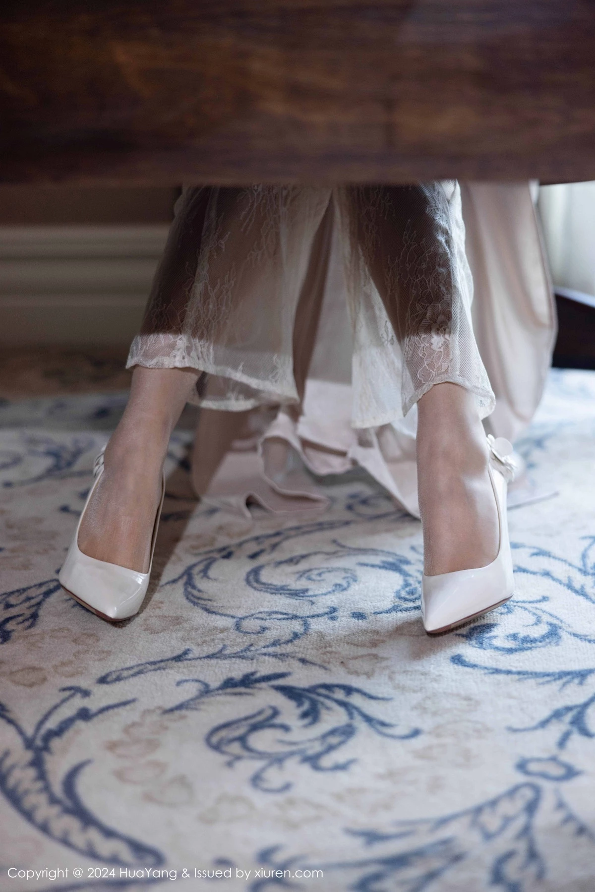 [HuaYang花漾]Vol.613_模特凯竹Quinn性感浅色连衣短裙配超薄肉丝秀完美身材诱惑写真64P