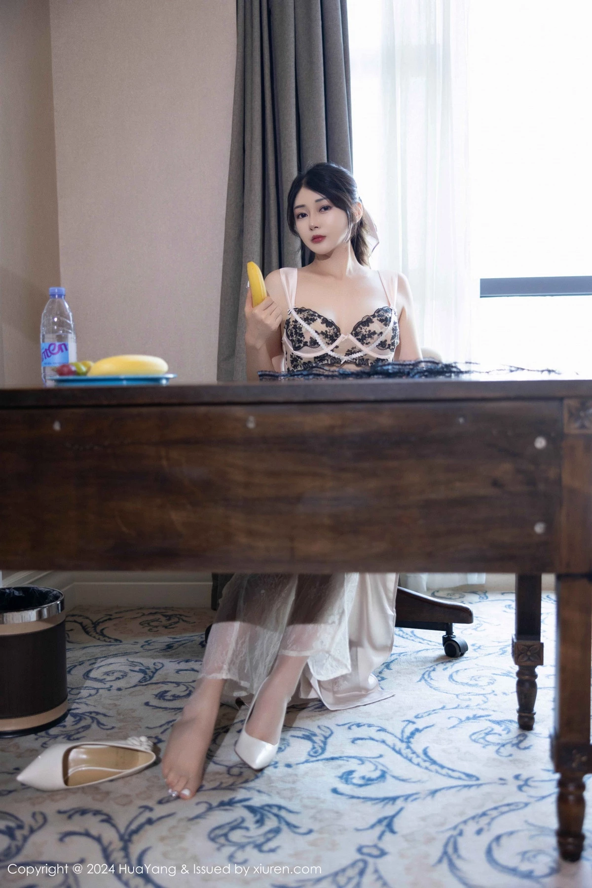 [HuaYang花漾]Vol.613_模特凯竹Quinn性感浅色连衣短裙配超薄肉丝秀完美身材诱惑写真64P