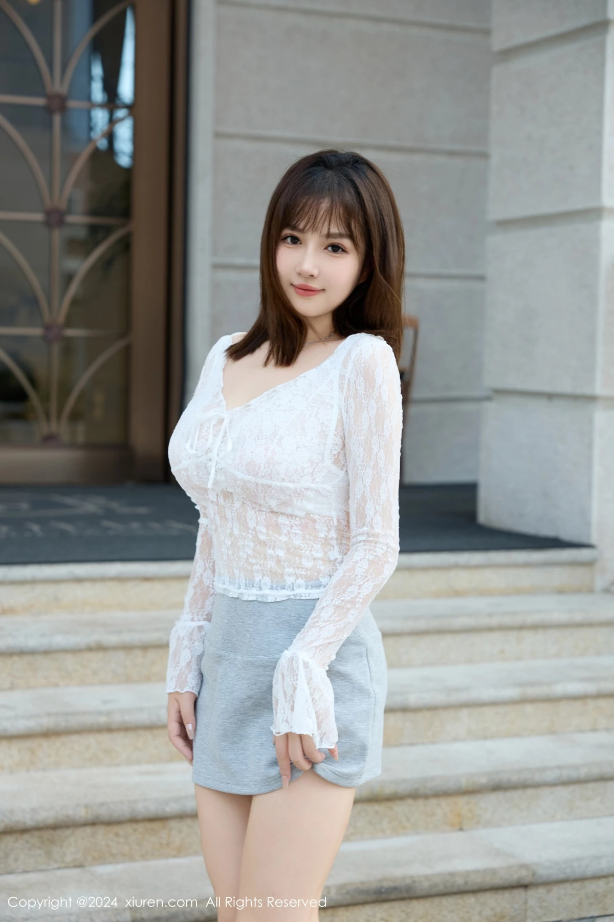 [[XiuRen秀人网]秀人网]No.9294_模特养乐多Doll性感白色蕾丝服饰配灰色短裙秀丰腴身材诱惑写真50P