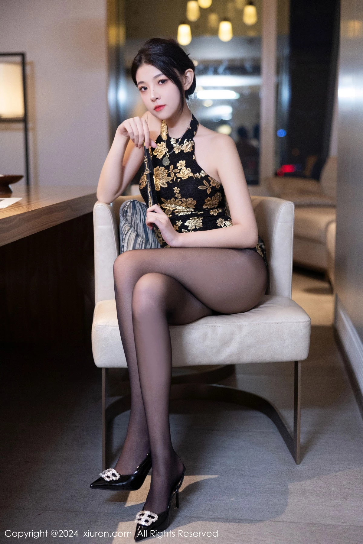 [[XiuRen秀人网]秀人网]No.9304_模特初梦瑶性感黑色露肩短款旗袍配超薄黑丝秀翘臀美腿诱惑写真95P