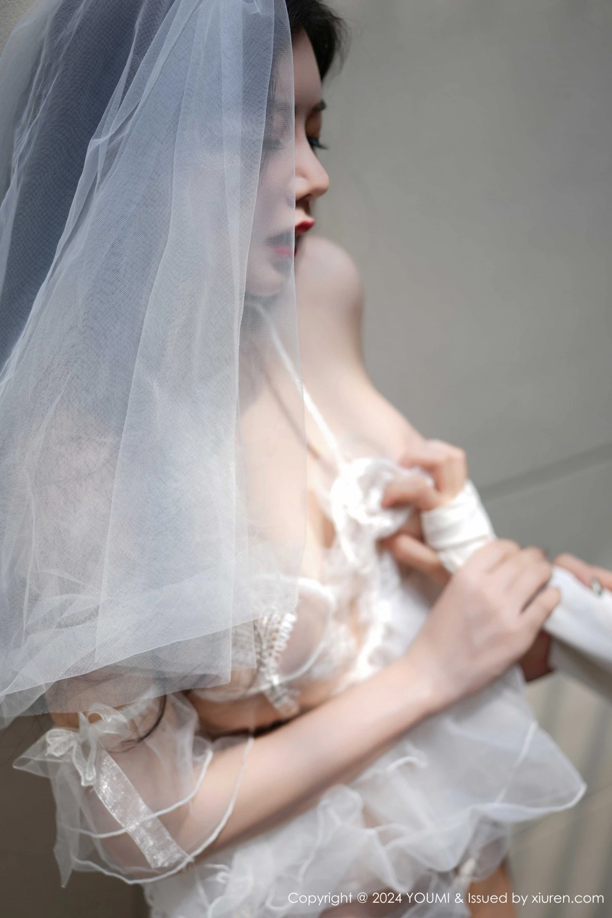 [YouMi尤蜜荟]Vol.1104_模特心妍小公主性感白色情趣婚纱配白丝网袜秀凹凸身材诱惑写真64P